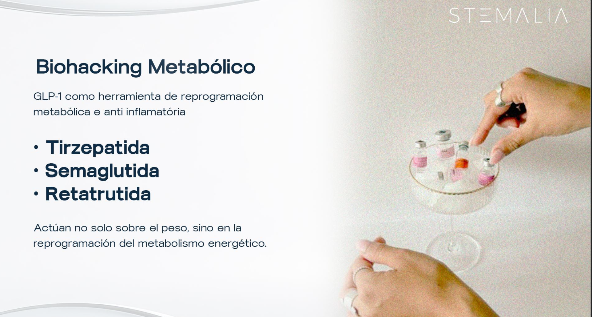Vista de la presentación en diapositiva titulada "Biohacking Metabólico" que habla sobre la GLP-1 como herramienta para la reprogramación metabólica y antiinflamatoria, con palabras clave como "Tirzepatida", "Semaglutida" y "Retratida"; también se ob