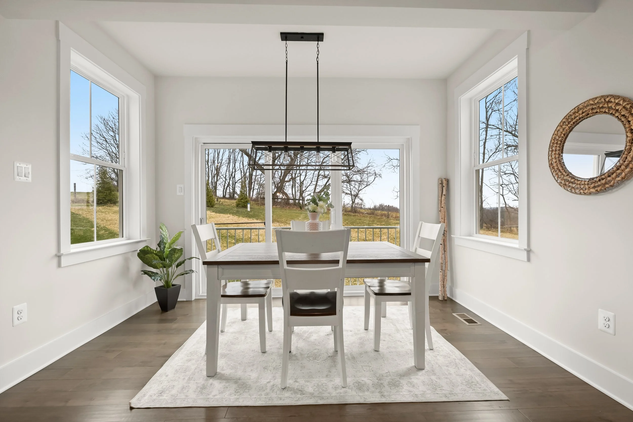 21-Breakfast Nook.jpg