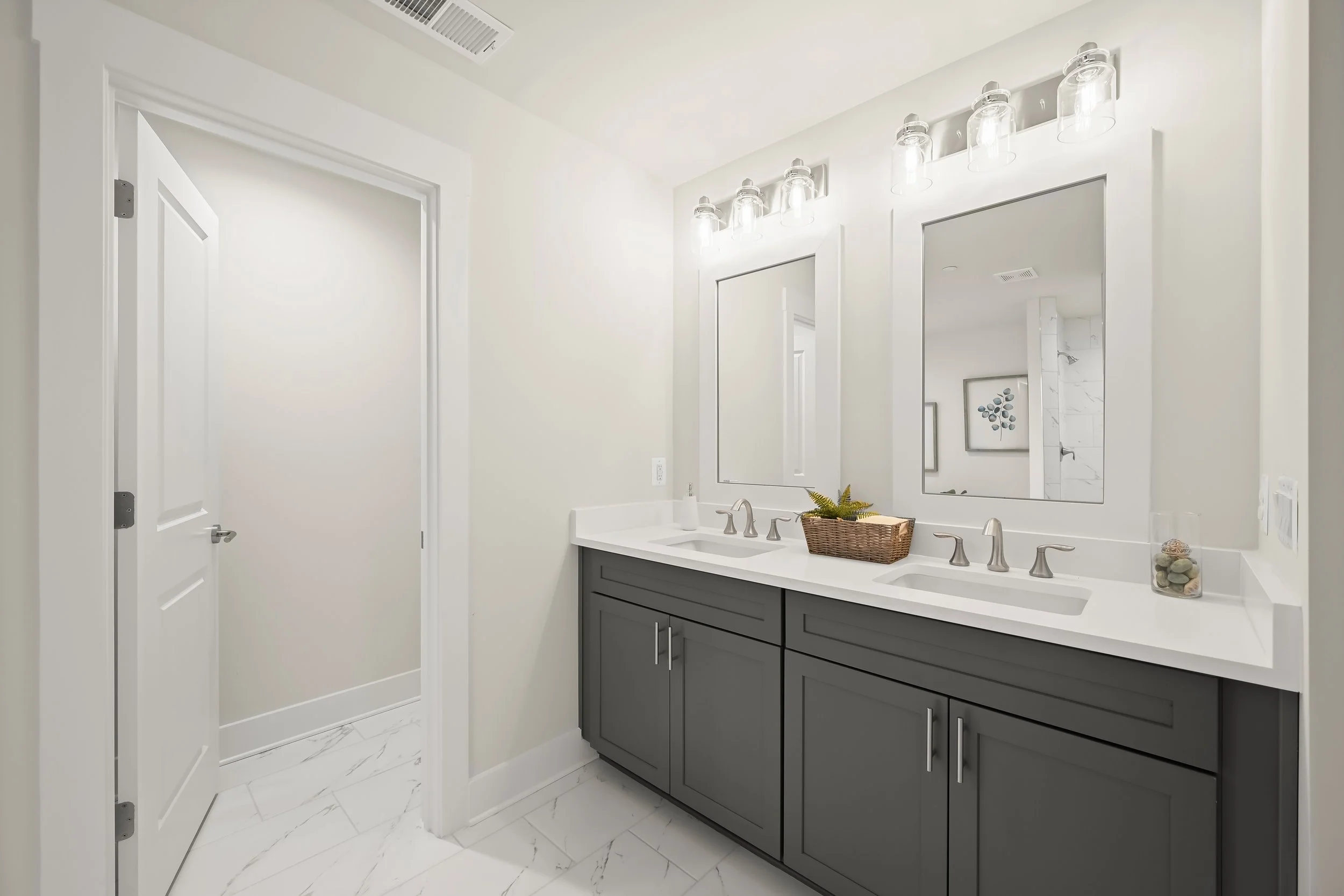 36-Primary Ensuite Bathroom.jpg