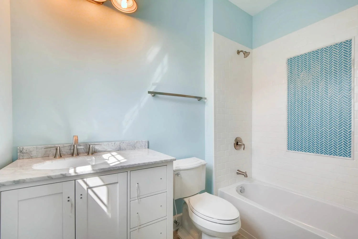 120A Midhurst Road Baltimore-large-033-17-2nd Floor Bathroom-1500x1000-72dpi.jpg