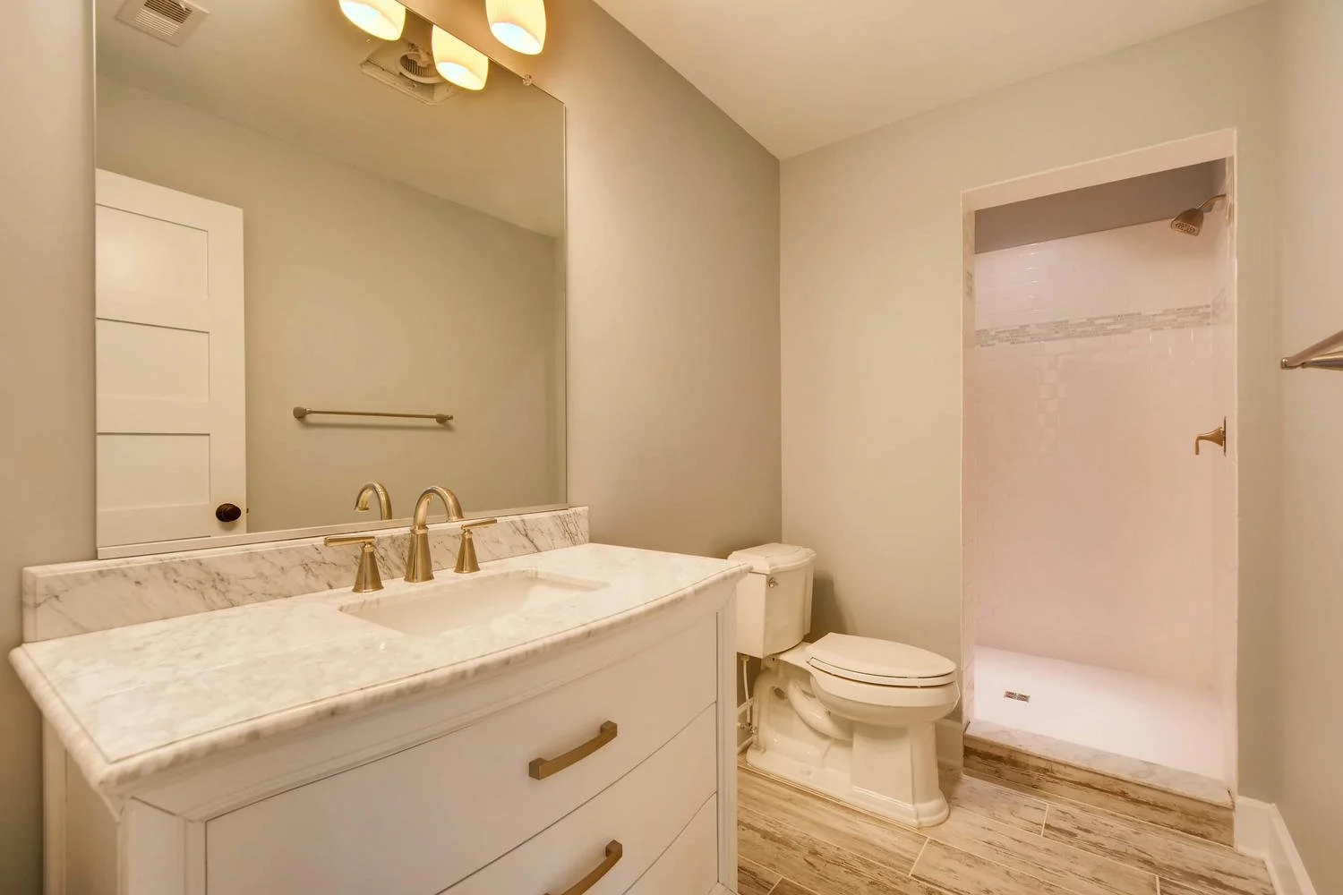 120A Midhurst Road Baltimore-large-040-37-Lower Level Bathroom-1500x1000-72dpi.jpg
