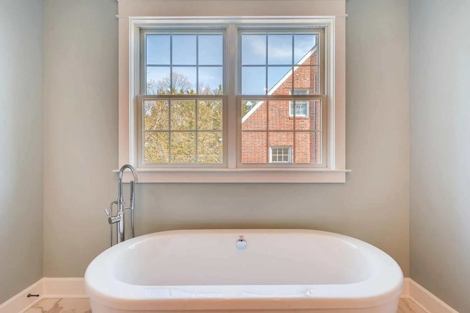 120A Midhurst Road Baltimore-large-023-40-2nd Floor Master Bathroom-1500x1000-72dpi.jpg