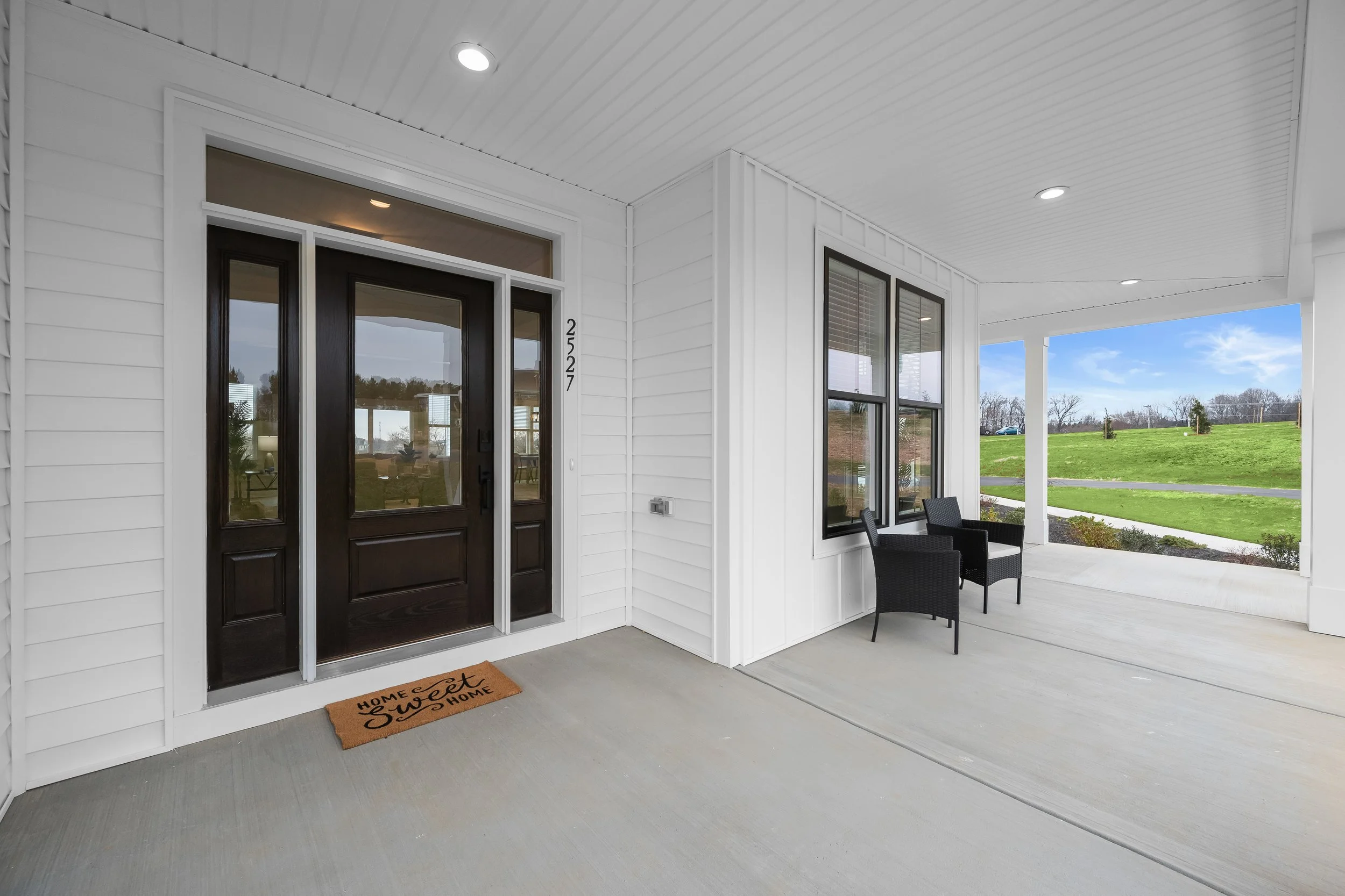 04-Front Porch.jpg
