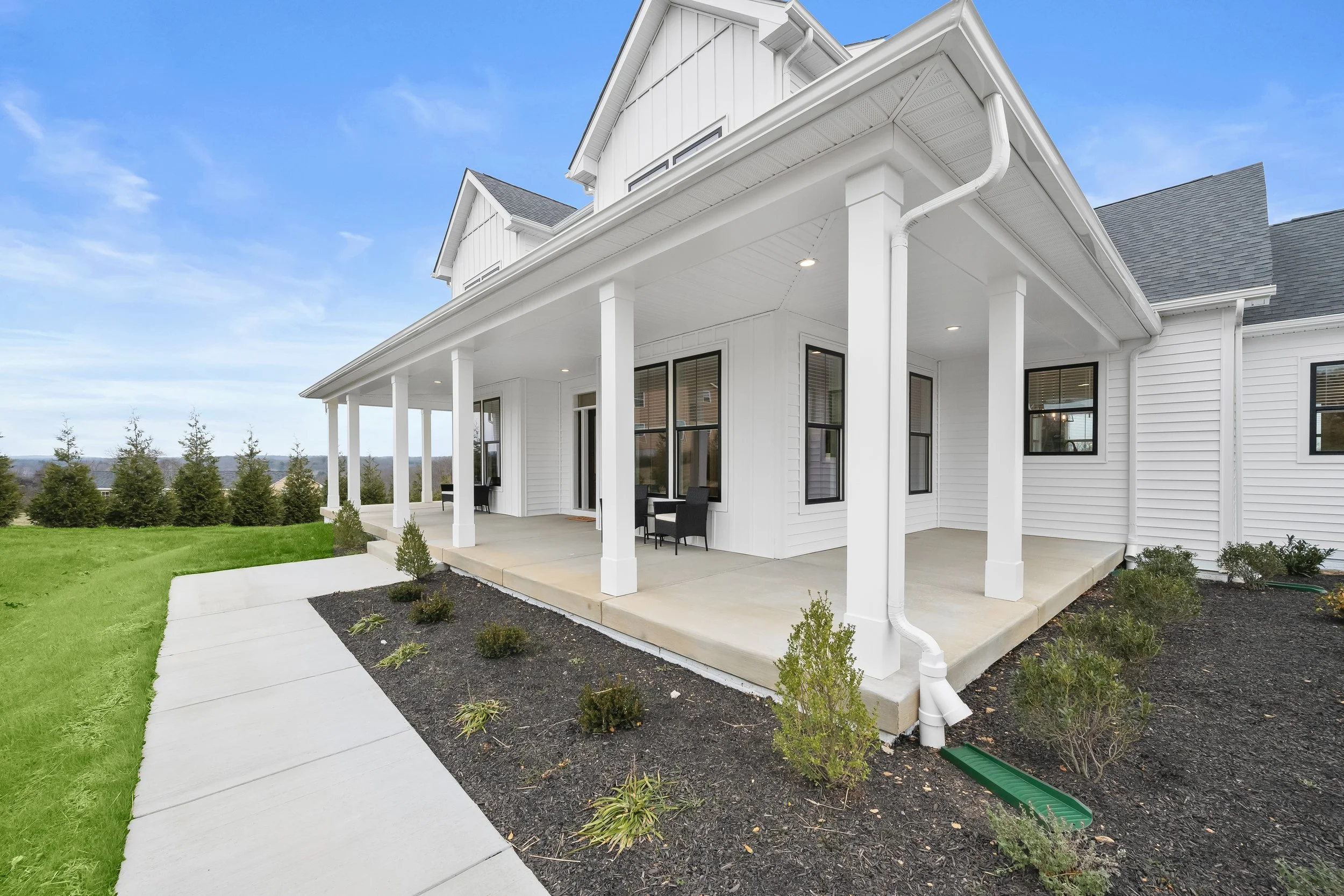 03-Front Porch.jpg