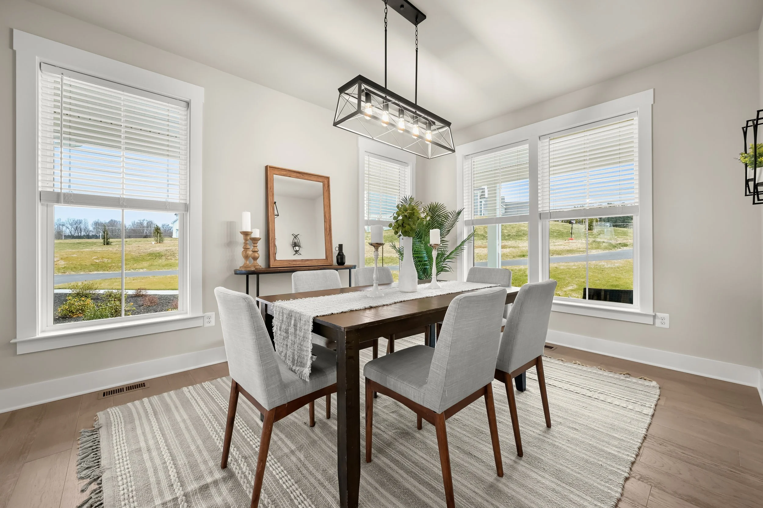 07-Dining Room.jpg