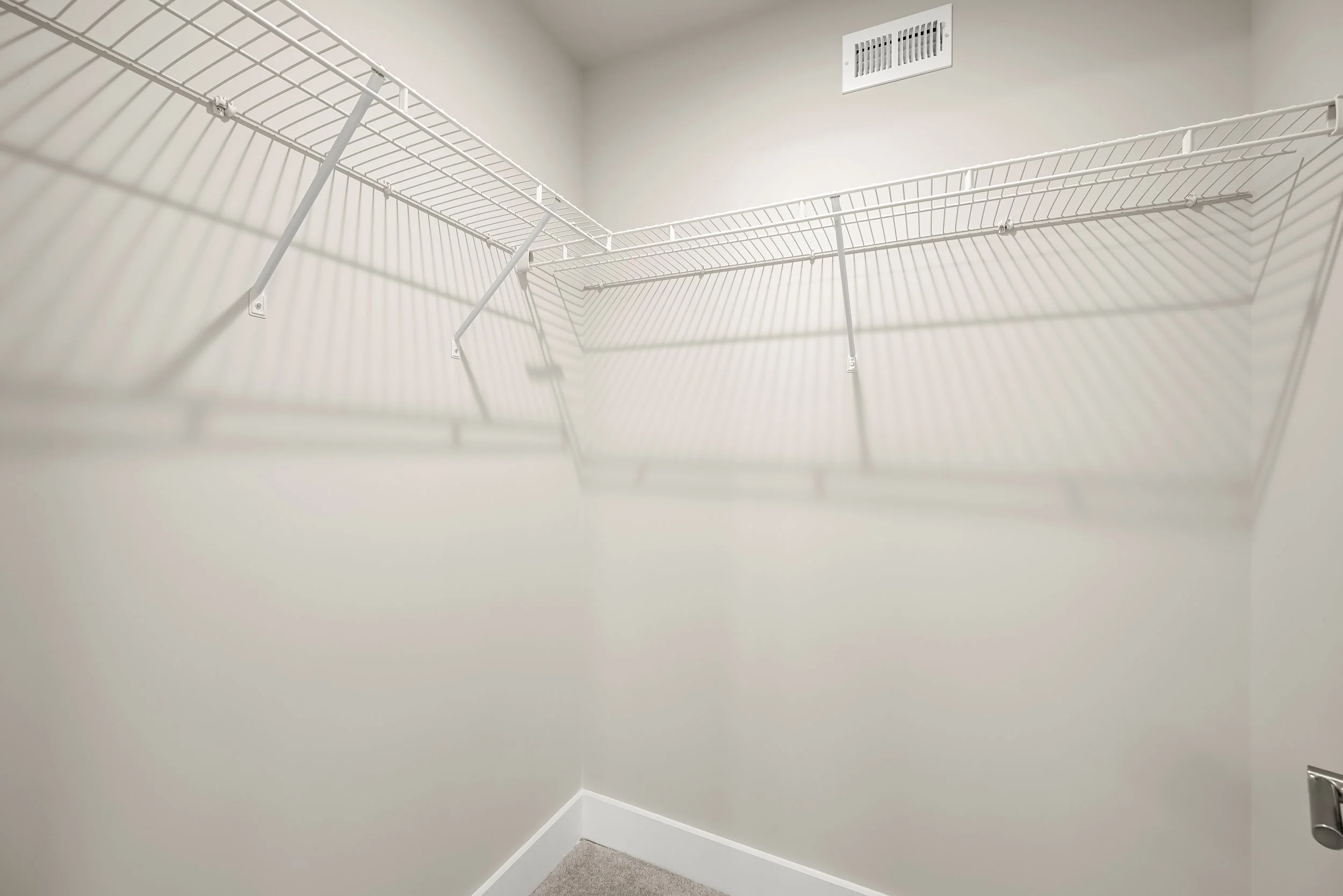 38-Walk-in Closet.jpg