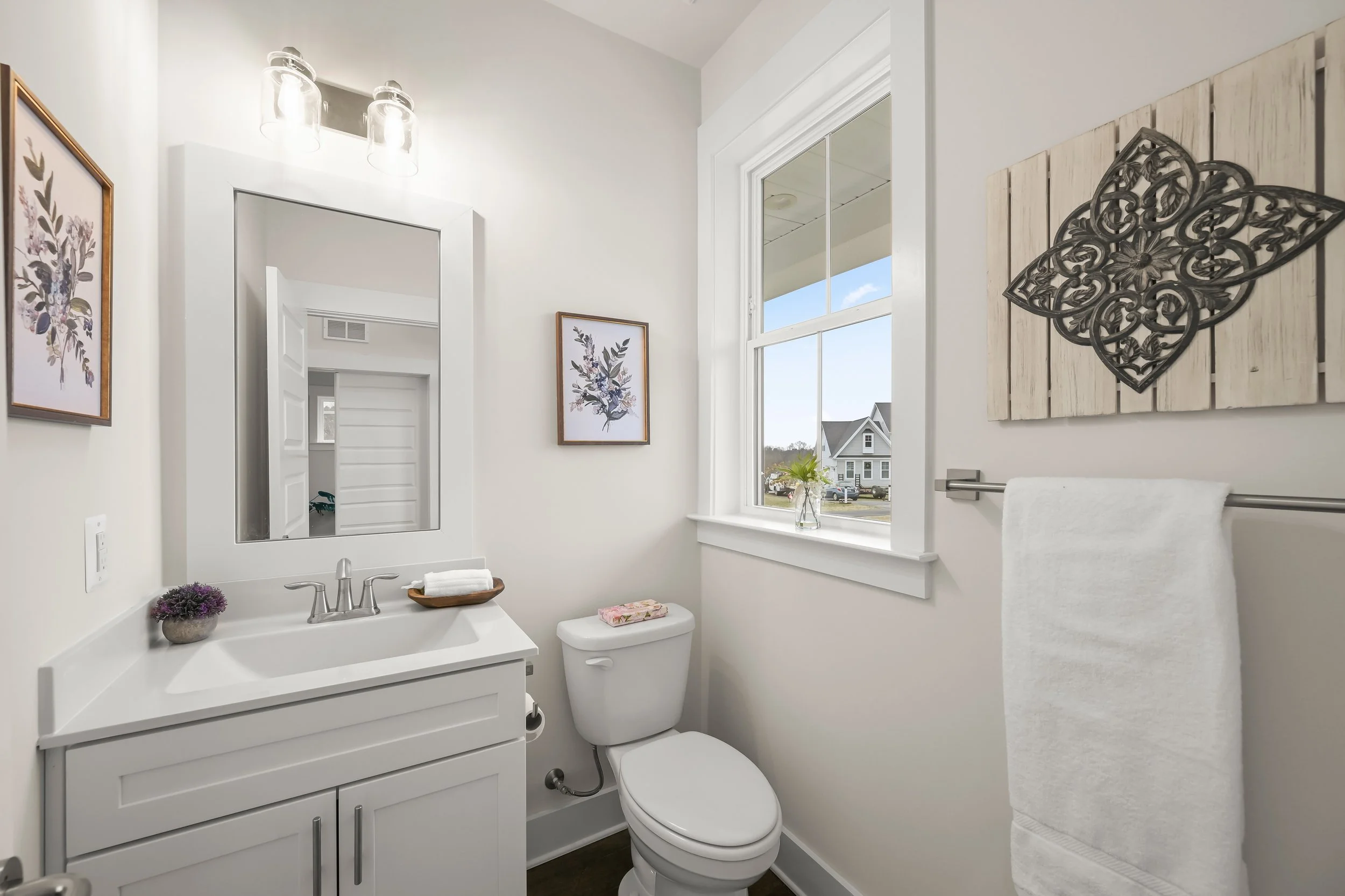 06-Half Bathroom.jpg