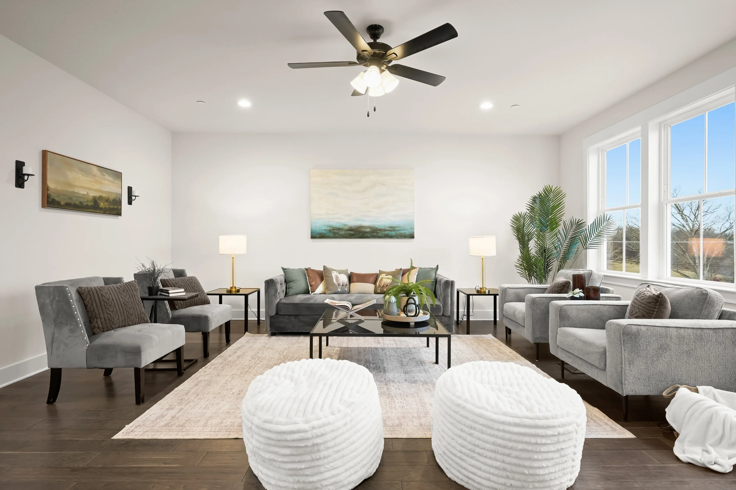 17-Living Room.jpg