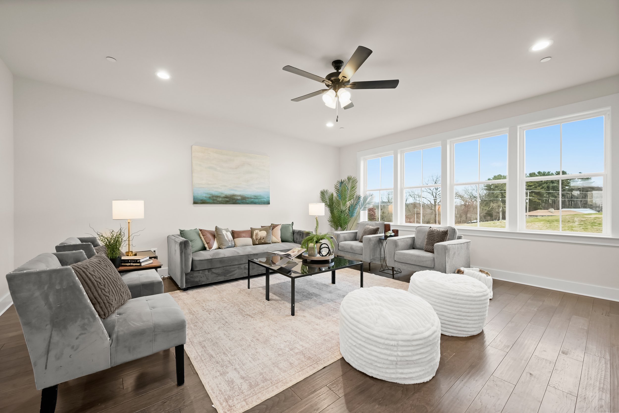 18-Living Room.jpg