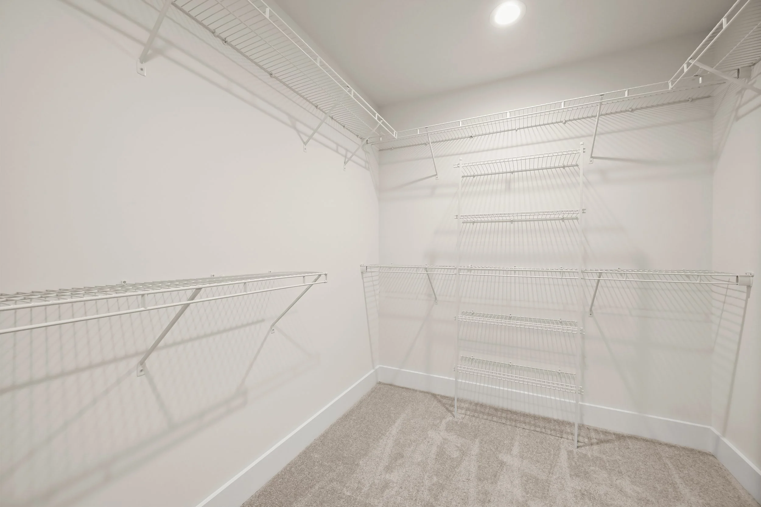 30-Walk-in Closet.jpg