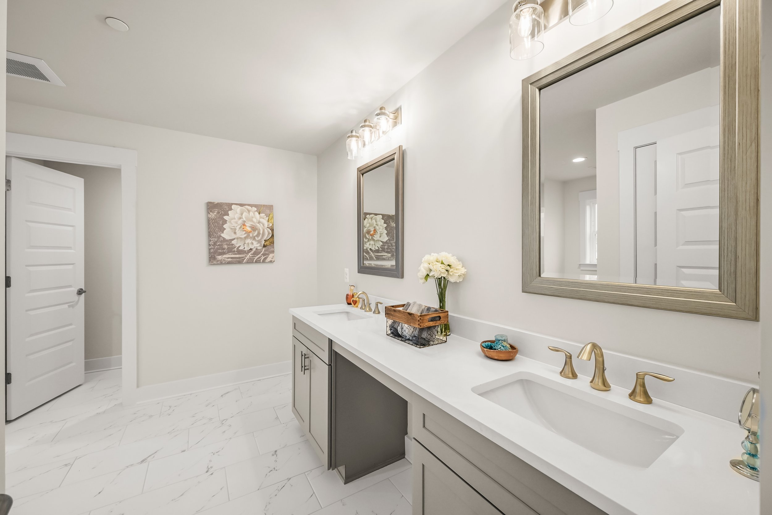 31-Primary Ensuite Bathroom.jpg