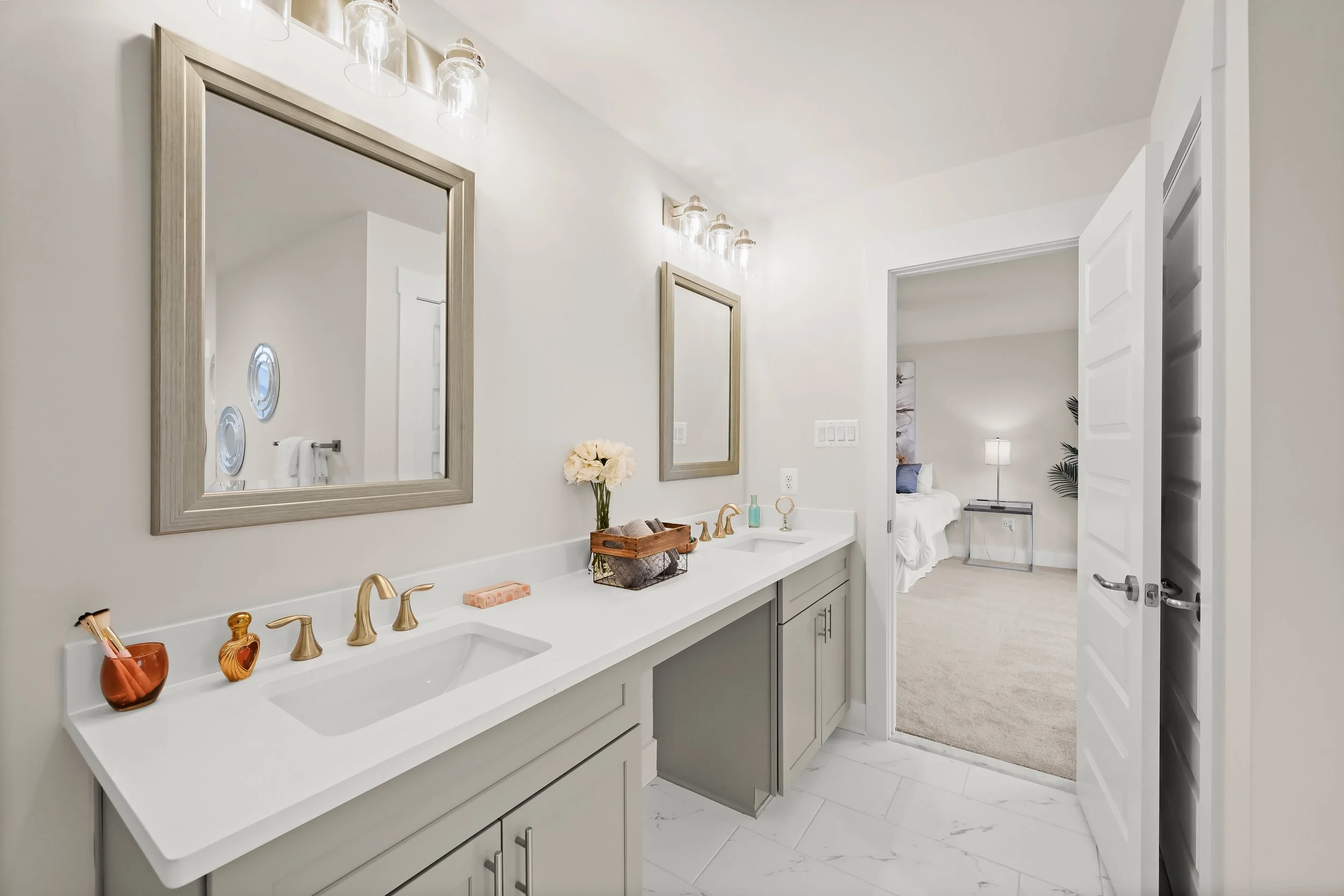 32-Primary Ensuite Bathroom.jpg