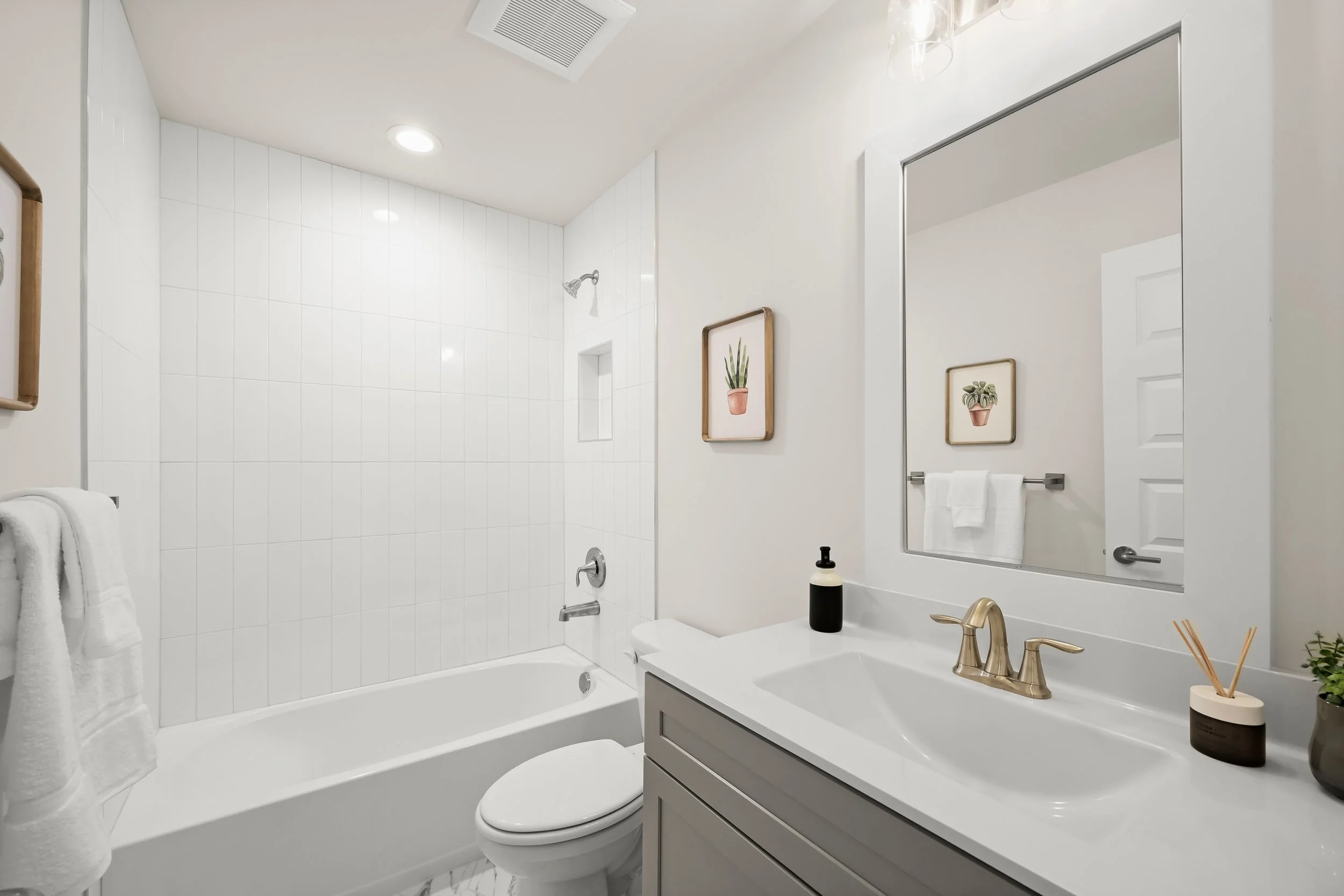 37-Second Full Bathroom.jpg