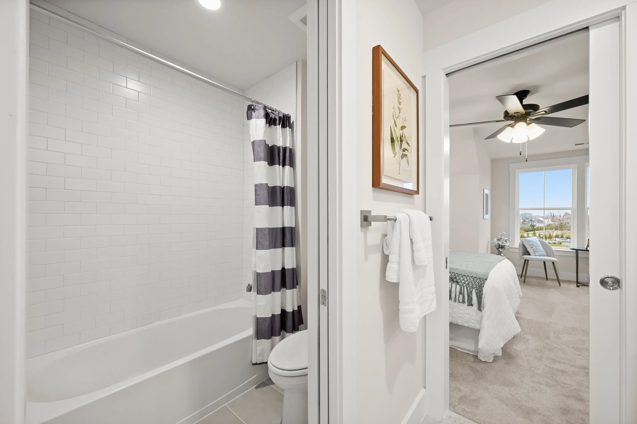 42-Connecting Bathroom.jpg