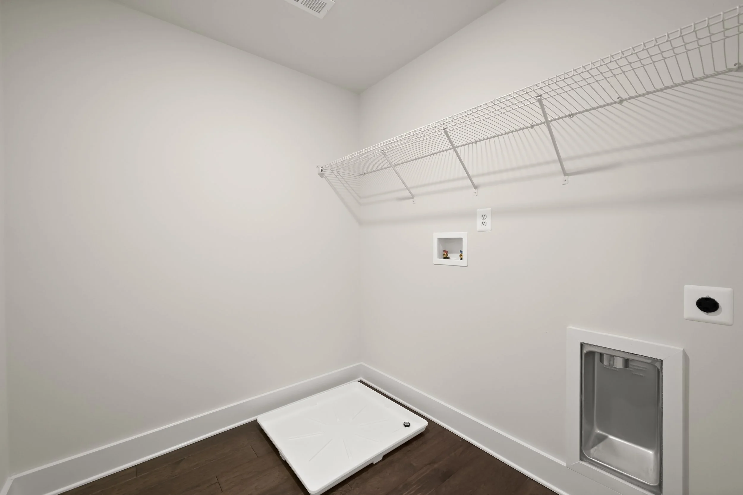46-Upper Level Laundry Room.jpg