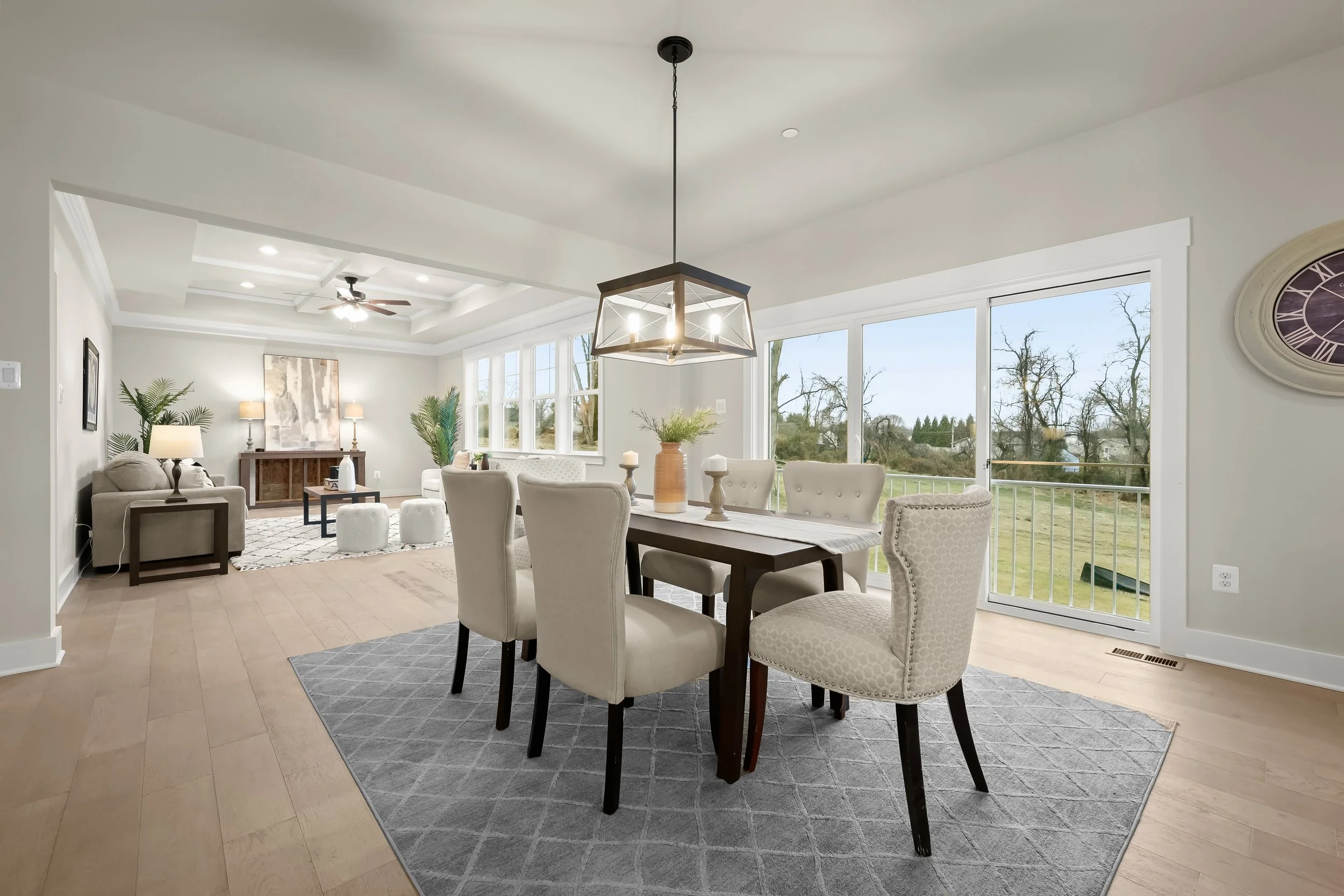 20-Dining Area.jpg