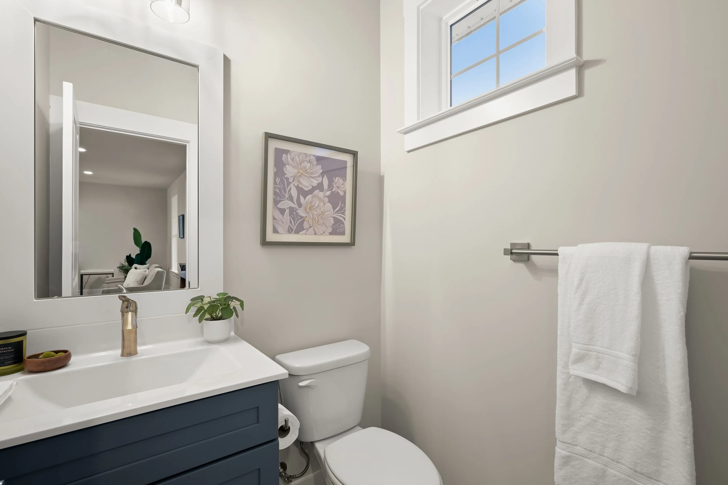 25-Half Bathroom.jpg