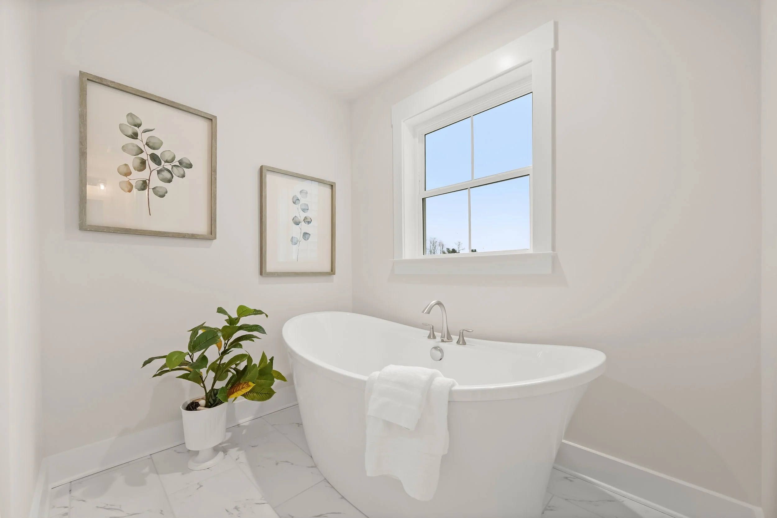 35-Primary Ensuite Bathroom.jpg