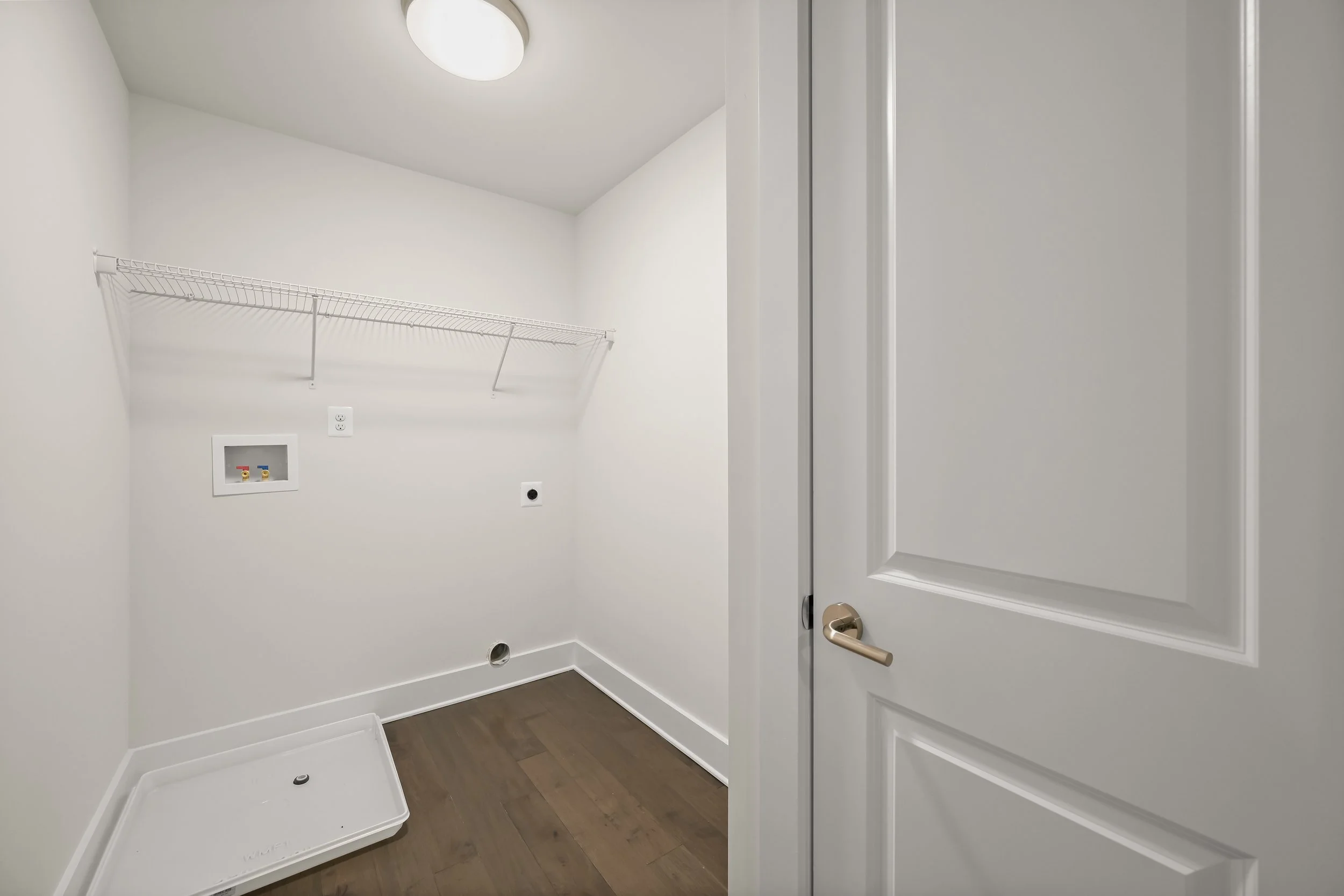 49-Laundry Room.jpg