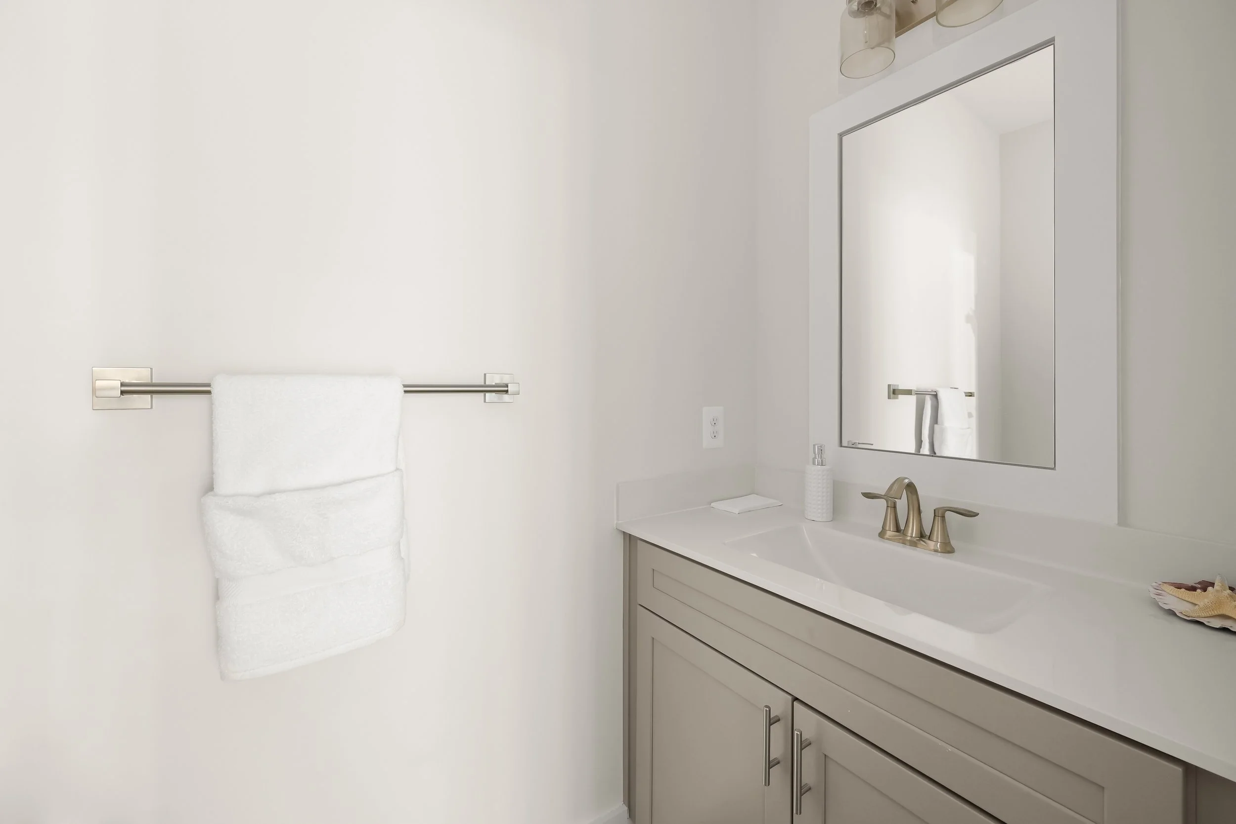 28-Half Bathroom.jpg