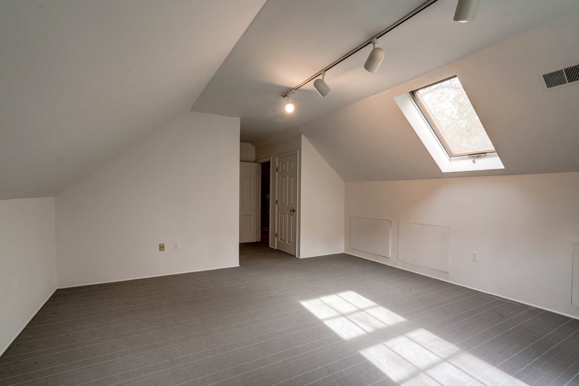 2919 43rd St NW-71.jpg