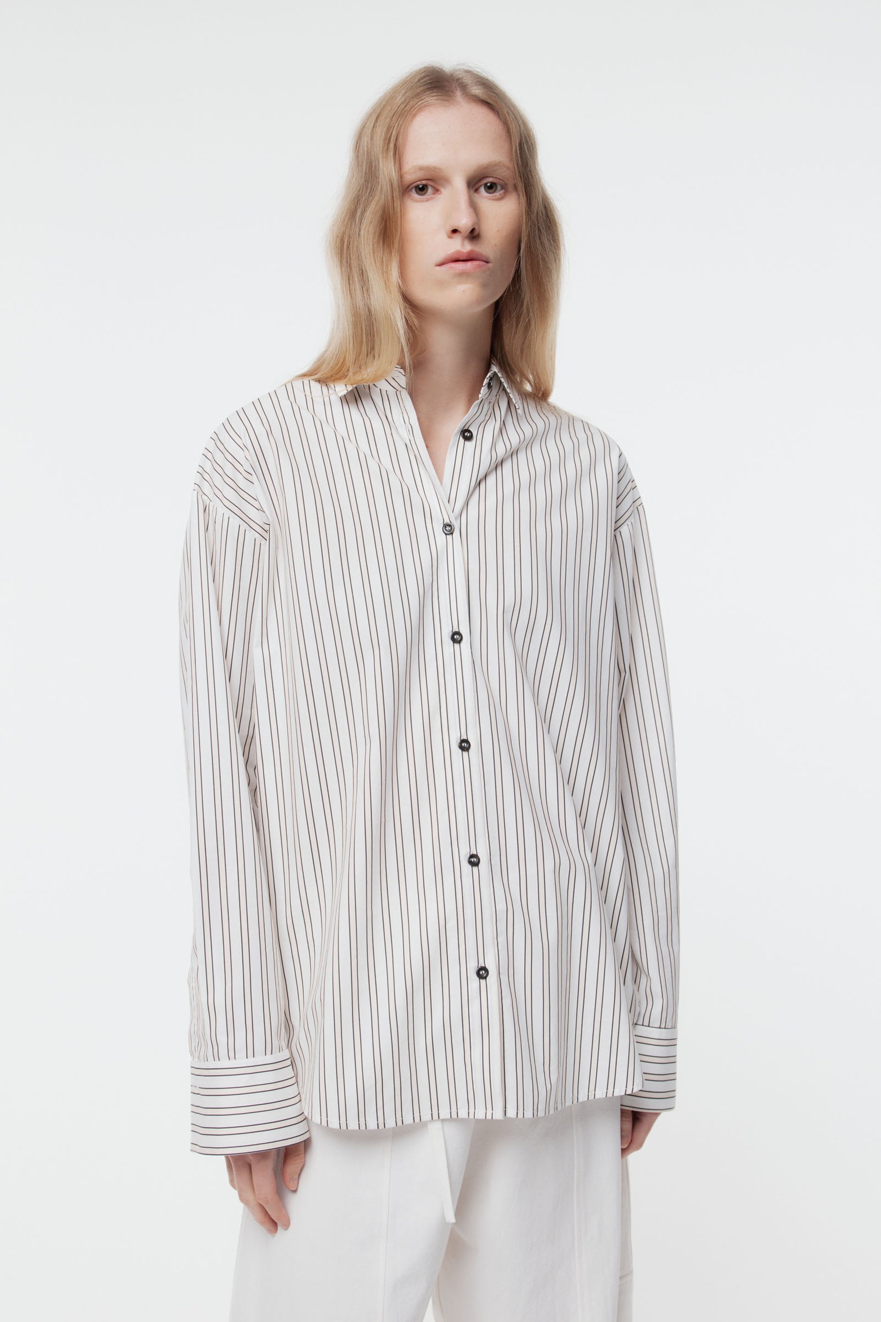 SS26_THERESE_SHIRT_JASMIN_STRIPE_MAKI_PANT_GREGORY SS2727912.jpg