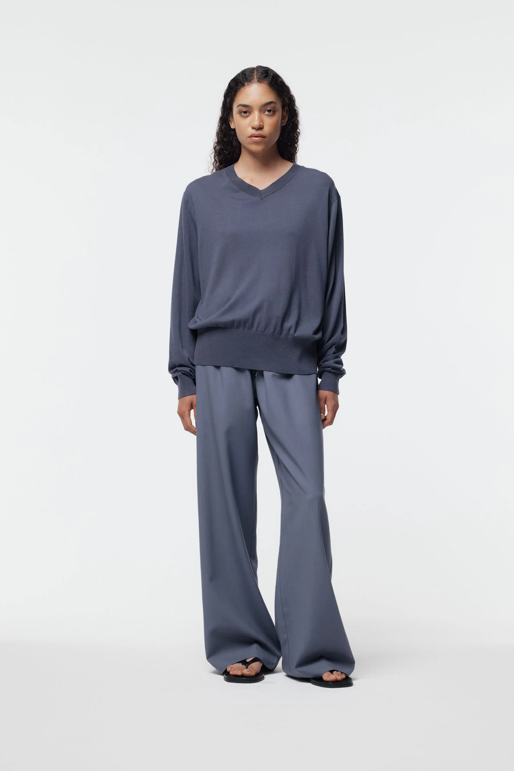 SS26_ALESSANDRO_JUMPER_MACI_PANT_ASHEN_MULBERRY_GREGORY SS2726234.jpg