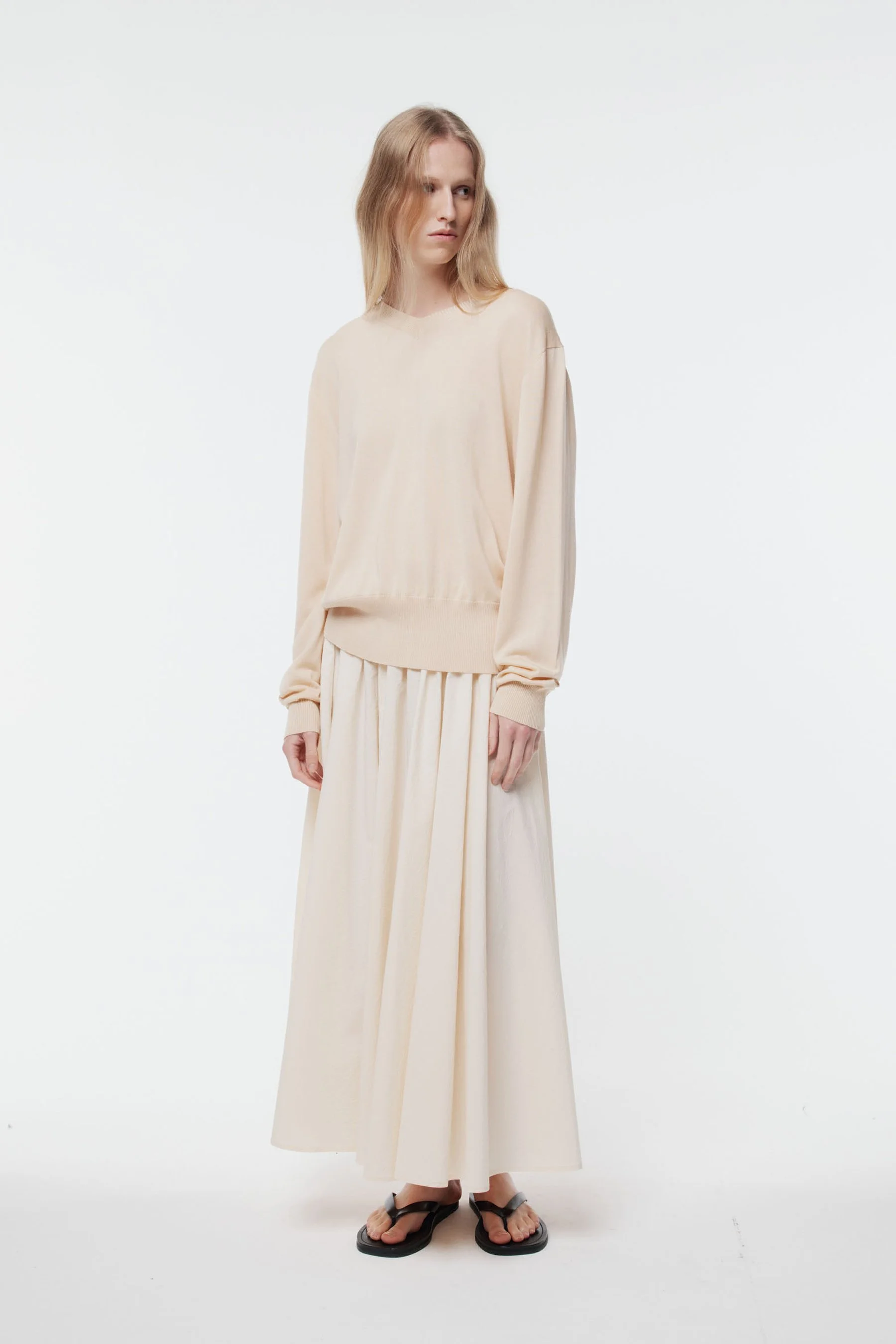 SS26_ALESSANDRO_JUMPER_JASMINE_JAMARI_SKIRT_OYSTER_GREGORY SS2728042.jpg