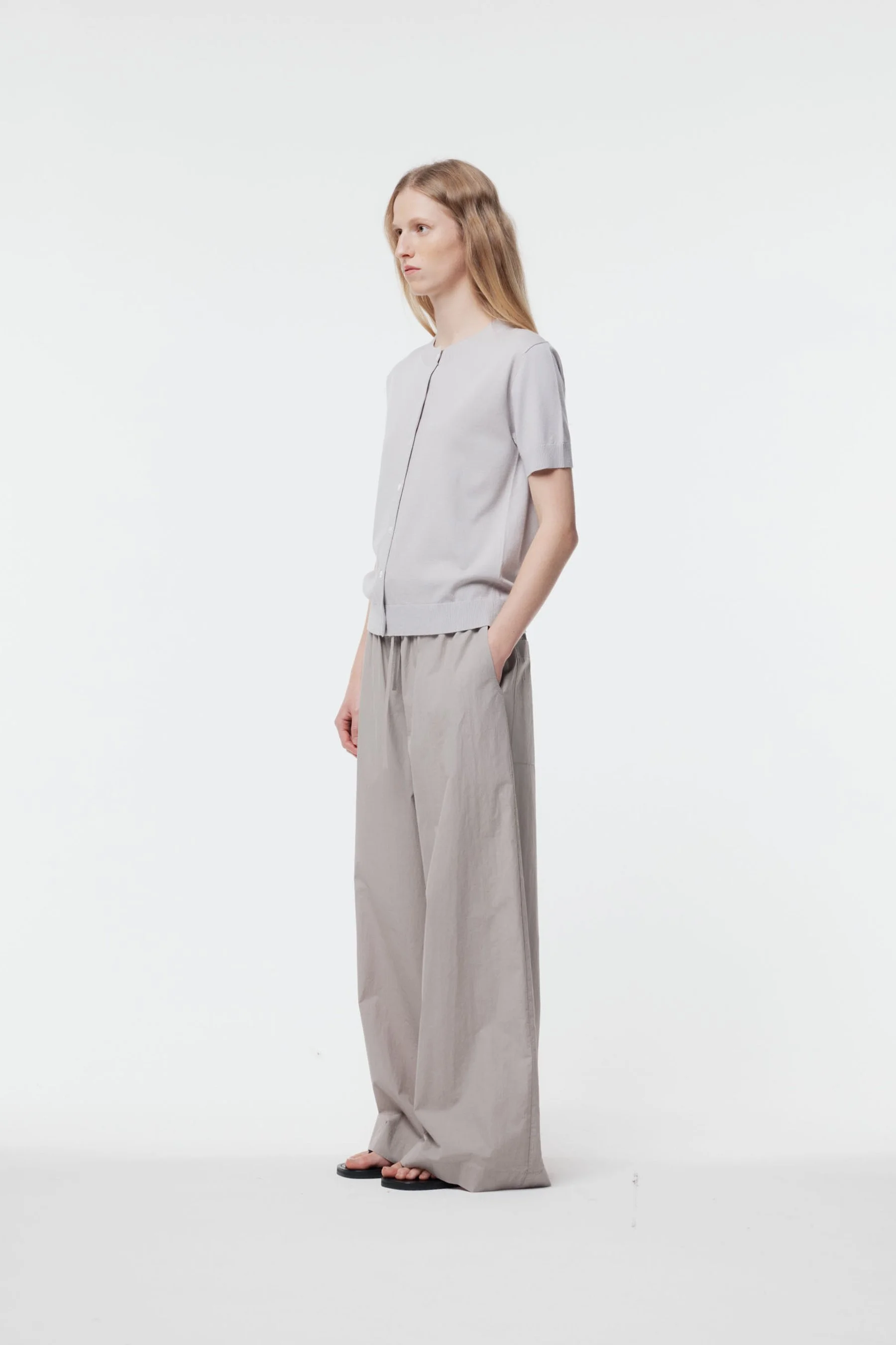 SS26_AURELIA_CARDI_LELA_PANT_ASH_GREGORY SS2727449.jpg