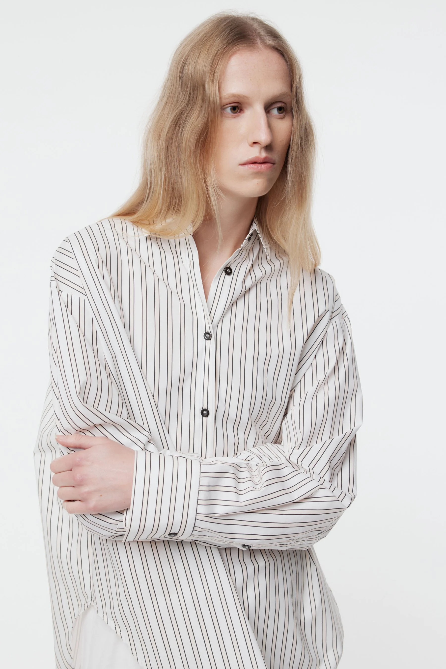 SS26_THERESE_SHIRT_JASMIN_STRIPE_MAKI_PANT_GREGORY SS2727918.jpg