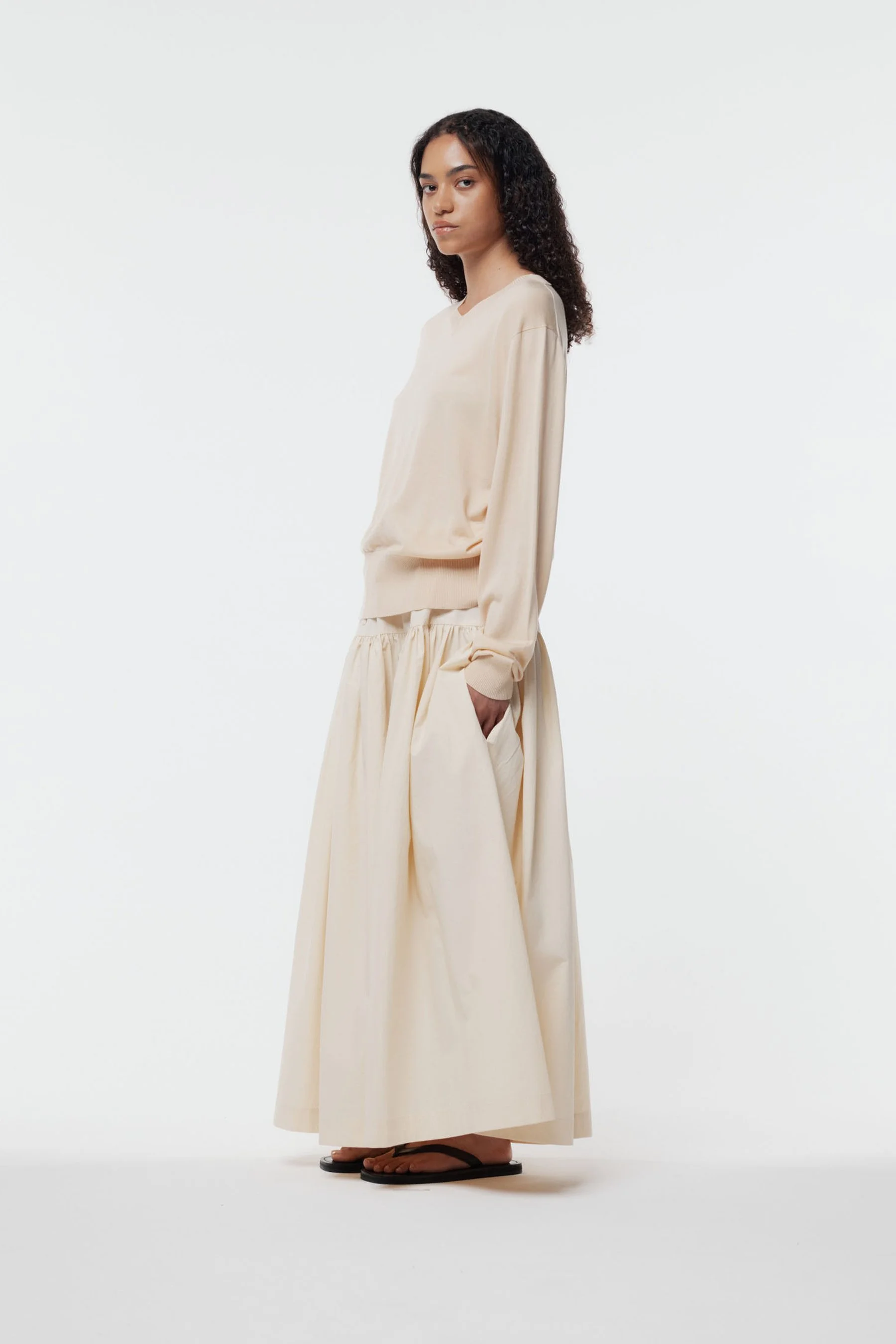 SS26_ALESSANDRO_JUMPER_MAIER_SKIRT_JASMINE_GREGORY SS2726432.jpg
