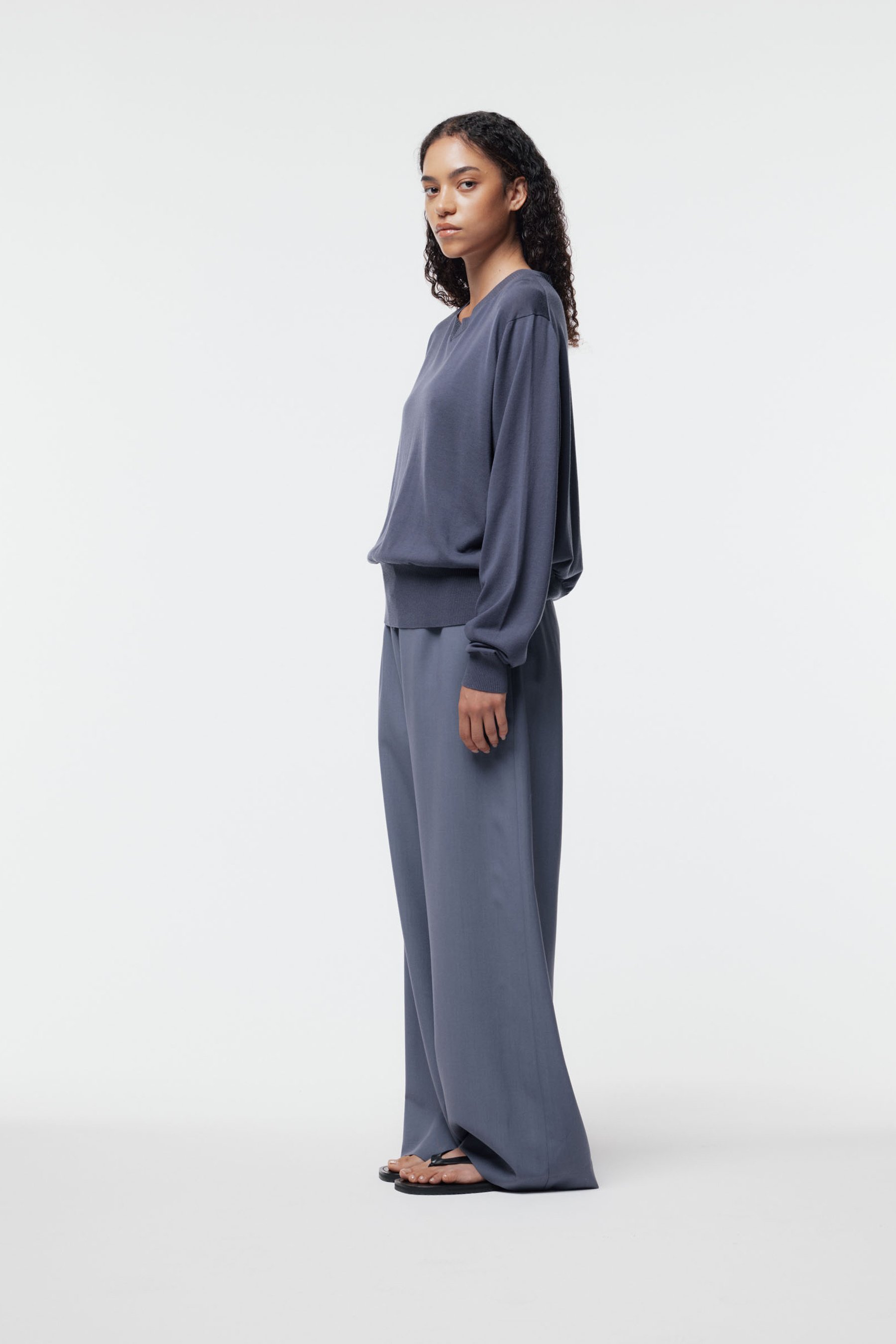 SS26_ALESSANDRO_JUMPER_MACI_PANT_ASHEN_MULBERRY_GREGORY SS2726220.jpg