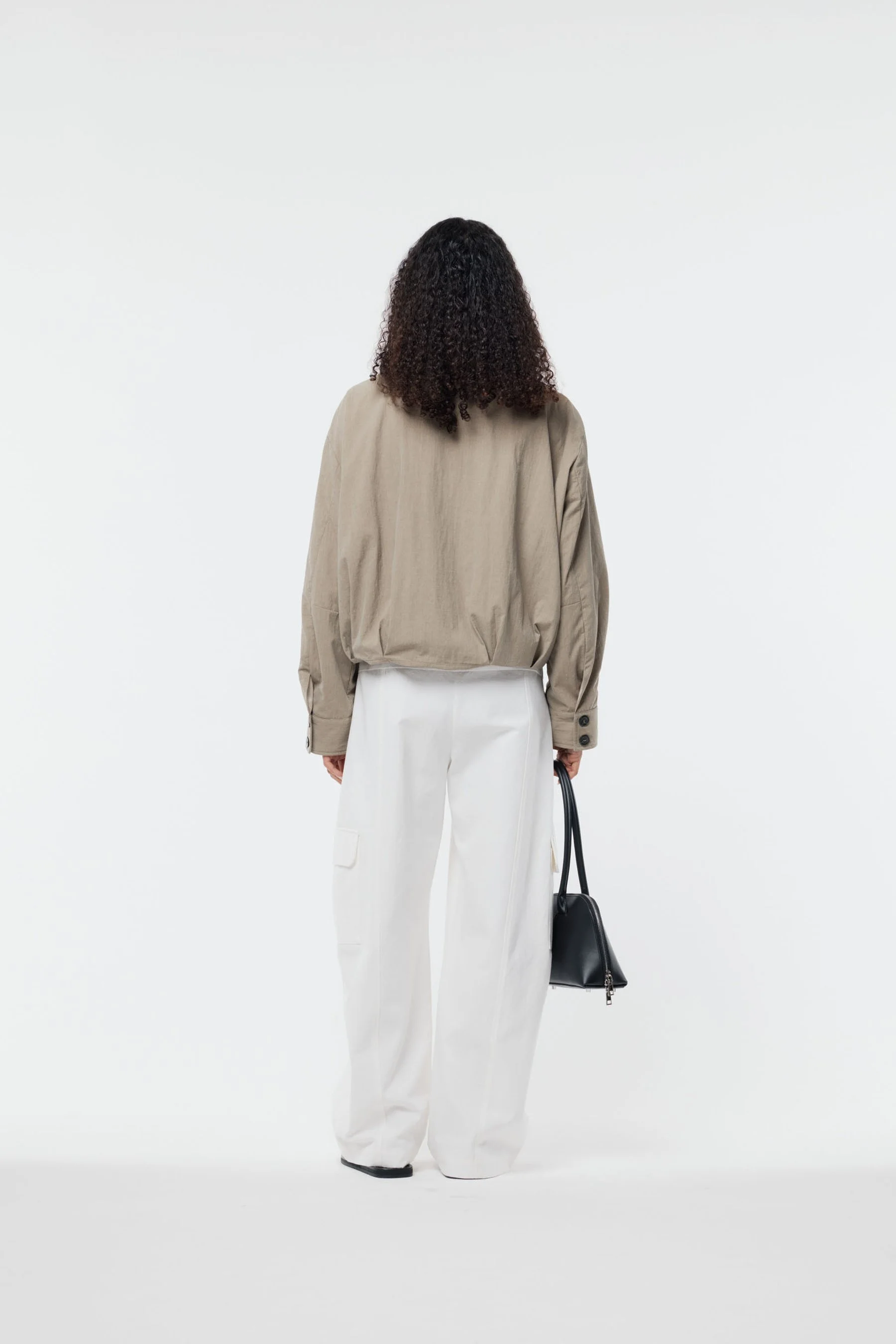 SS26_MIKA_JACKET_MAKI_PANT_PLASTER_WHITE_GREGORY SS2726799.jpg