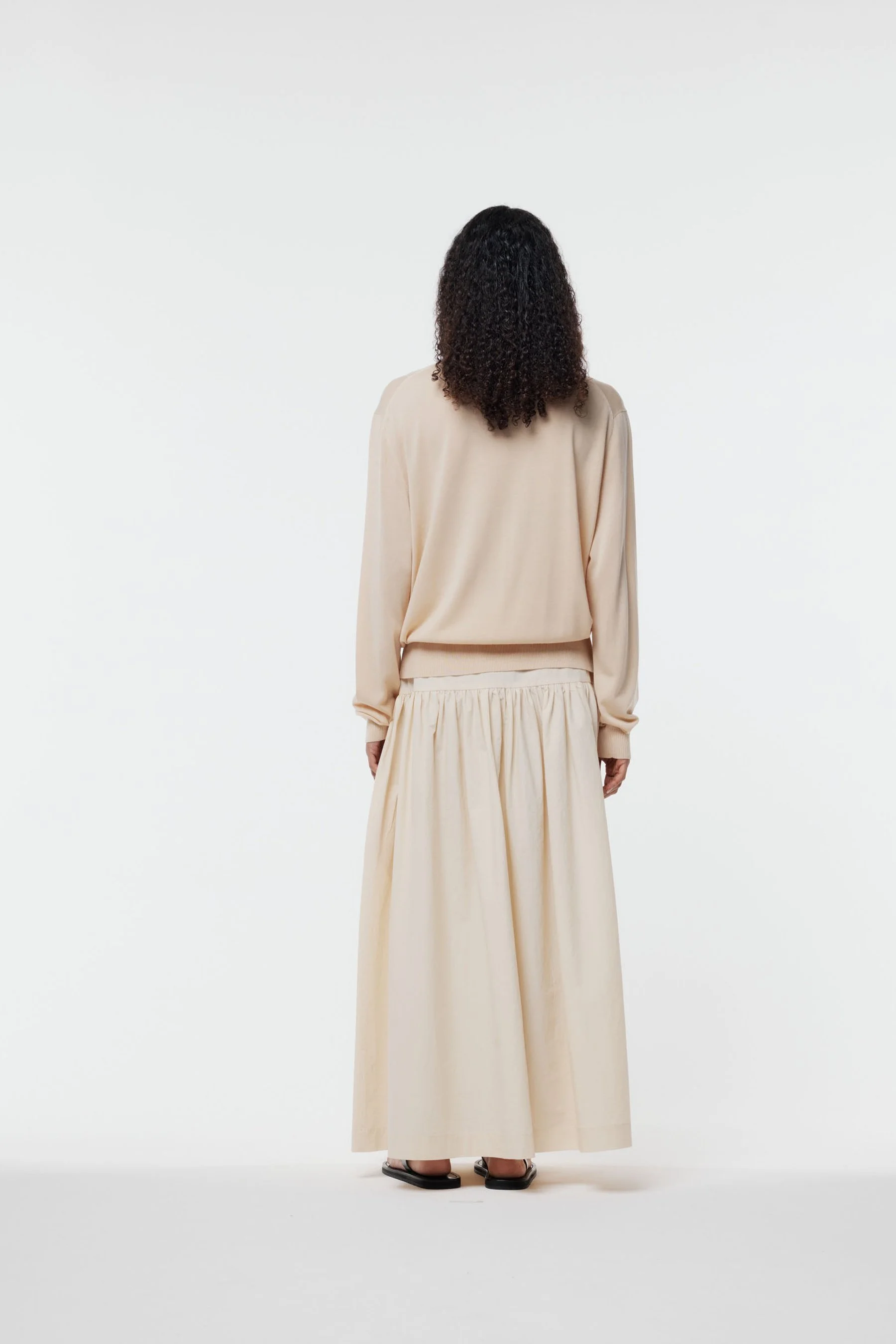 SS26_ALESSANDRO_JUMPER_MAIER_SKIRT_JASMINE_GREGORY SS2726443.jpg