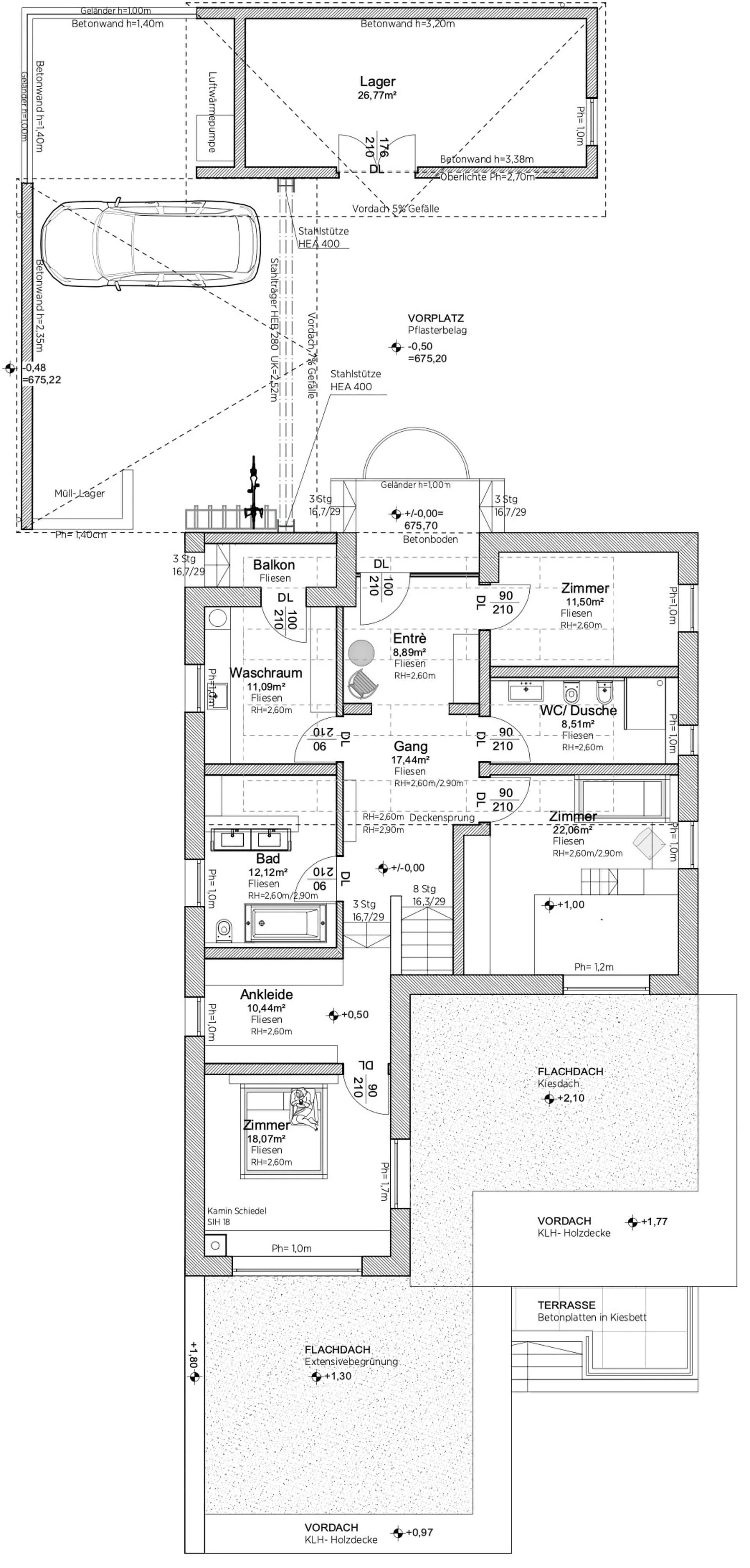 Grundriss eines Hauses mit mehreren Zimmern, Badezimmer, Waschräume, Balkon, Flachdach und Garten in der Nähe.