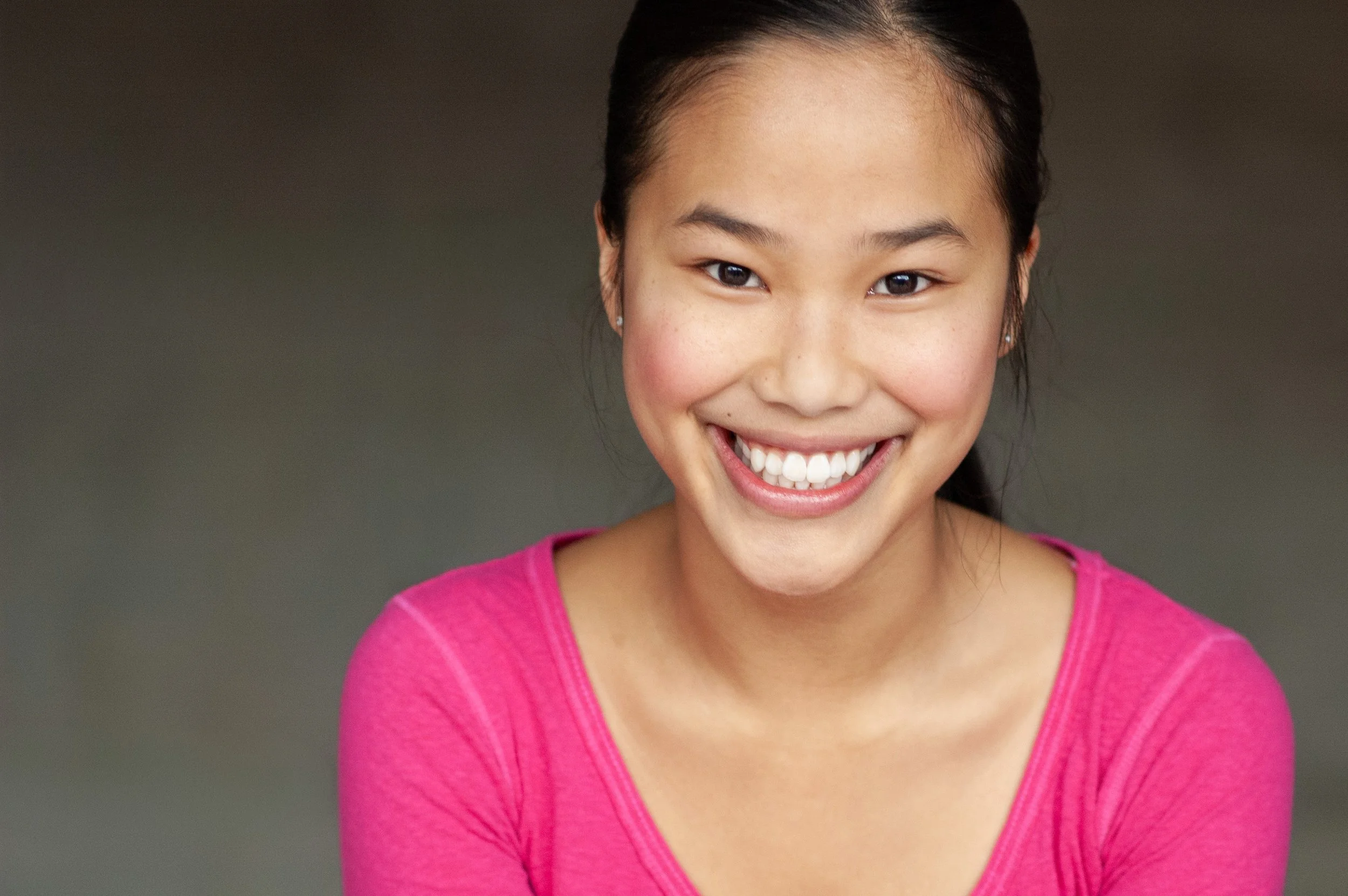 tacoma-headshot-photographer-natural-smiling-woman-bright-portrait.jpg