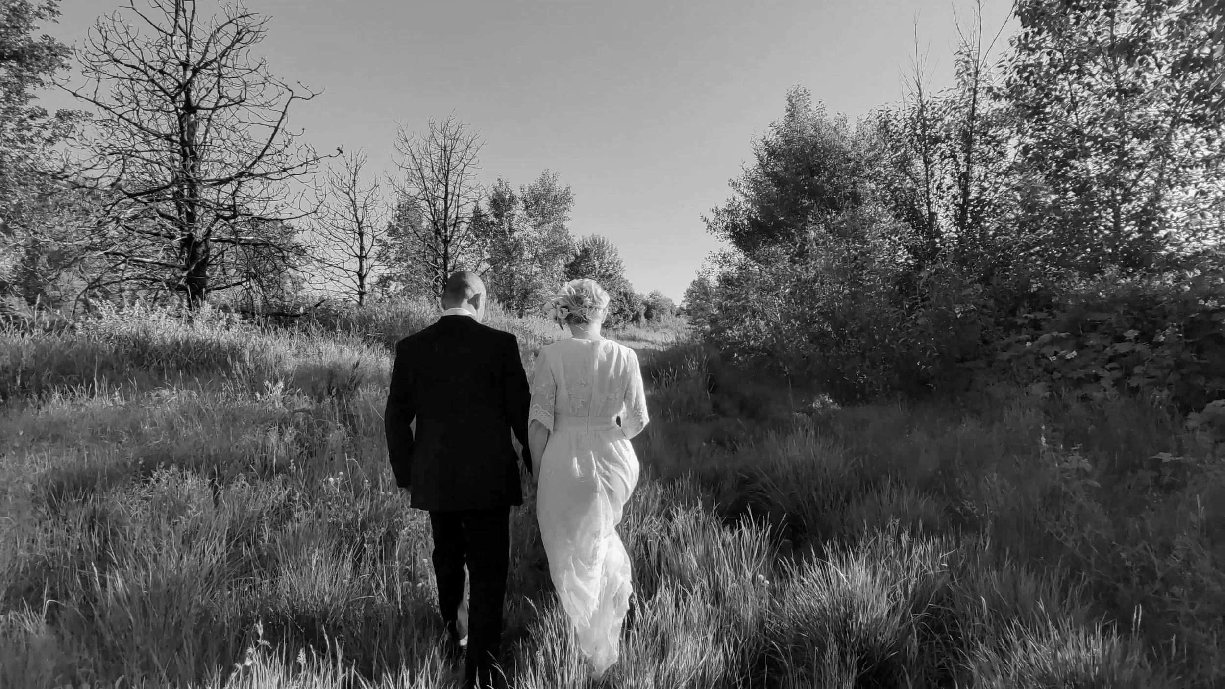 tacoma-wedding-photographer-bride-groom-meadow-washington.jpg