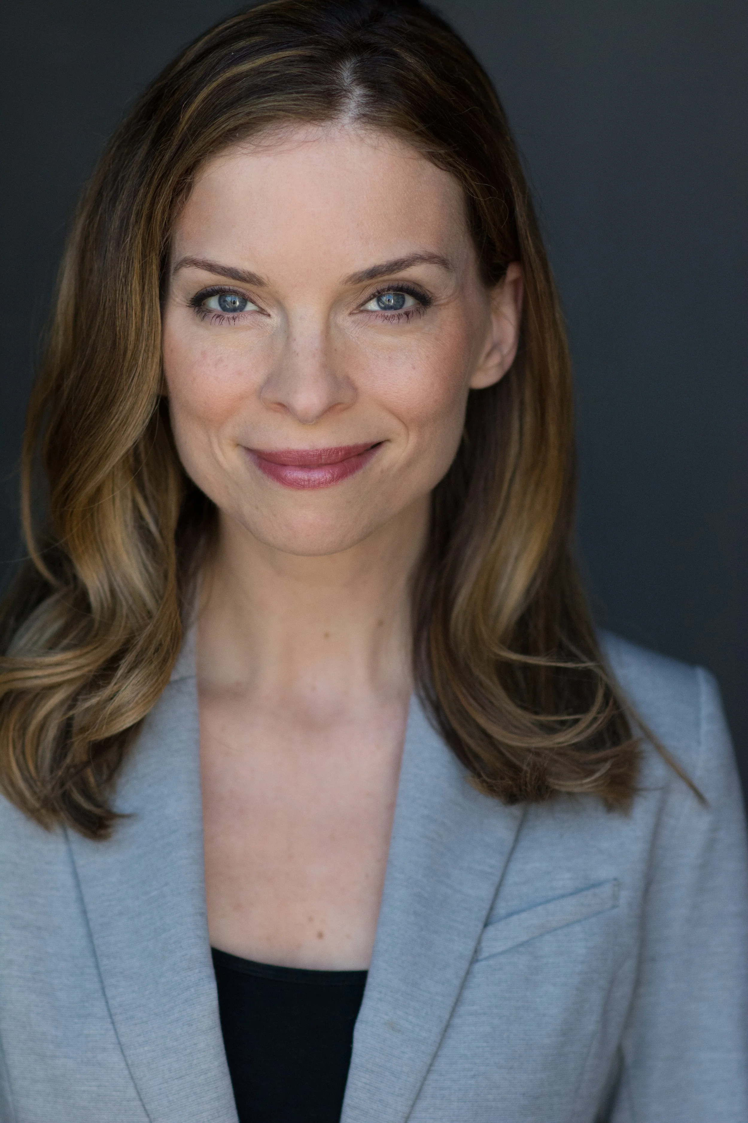 tacoma-headshot-professional-natural-light-woman-soft-smile.JPG