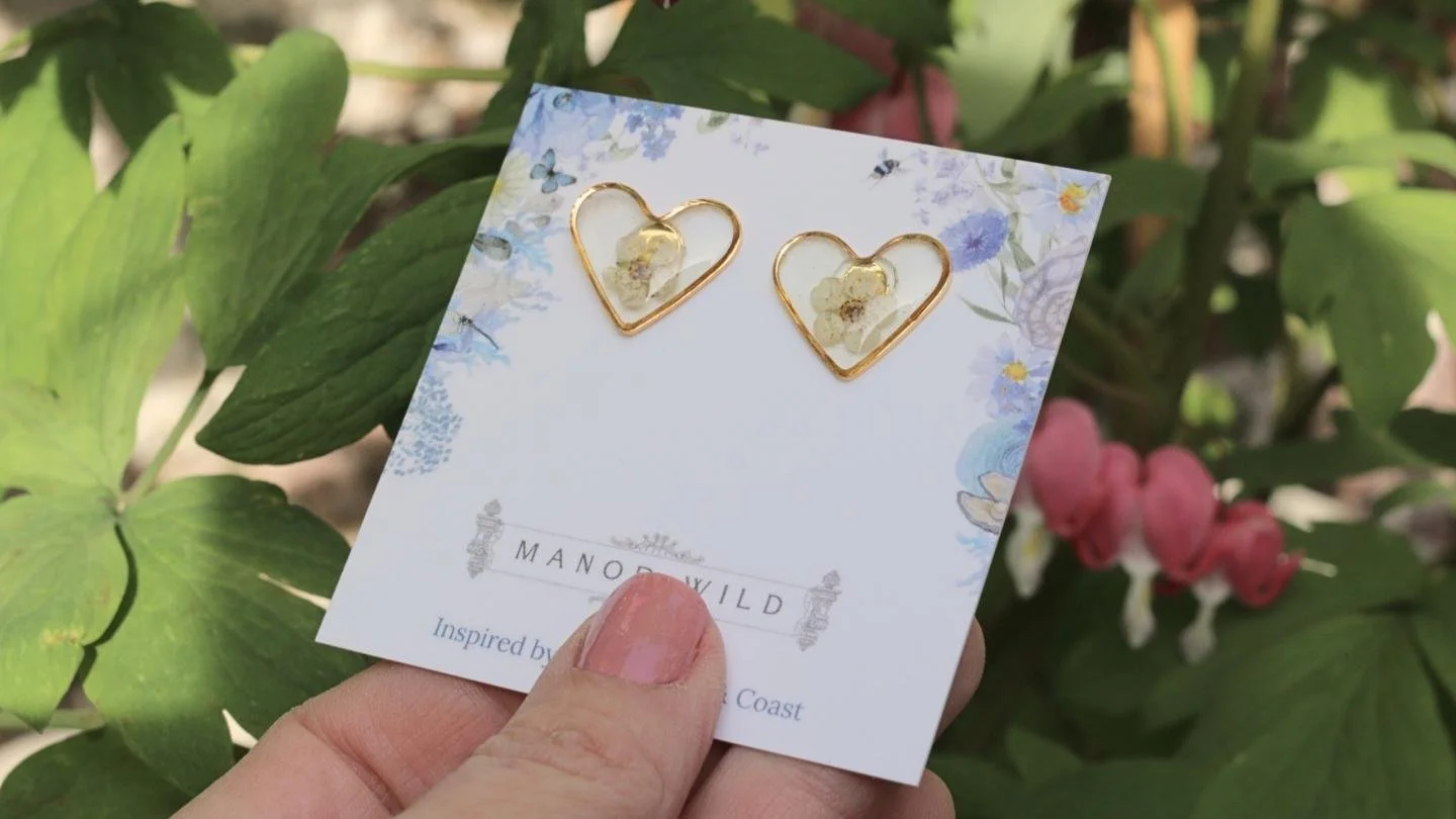 Dried Flower Heart Stud Earrings