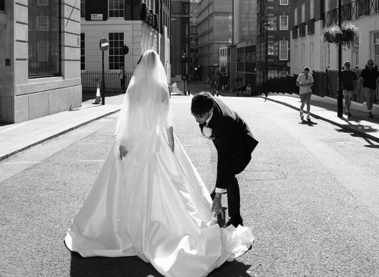 What is editorial wedding photography?