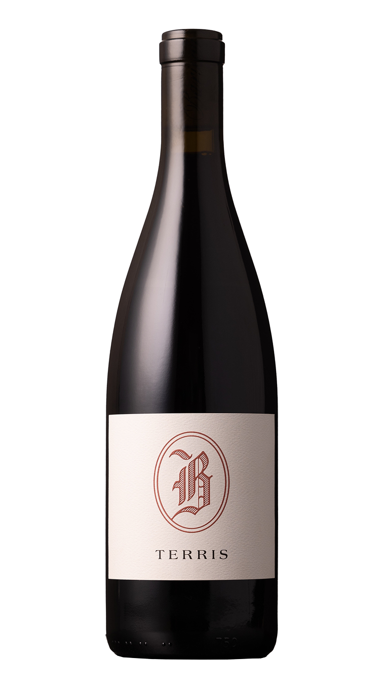 A bottle of red wine with a white label and a black cap, featuring the name 'Terris' and a decorative letter 'T' in a circle.
