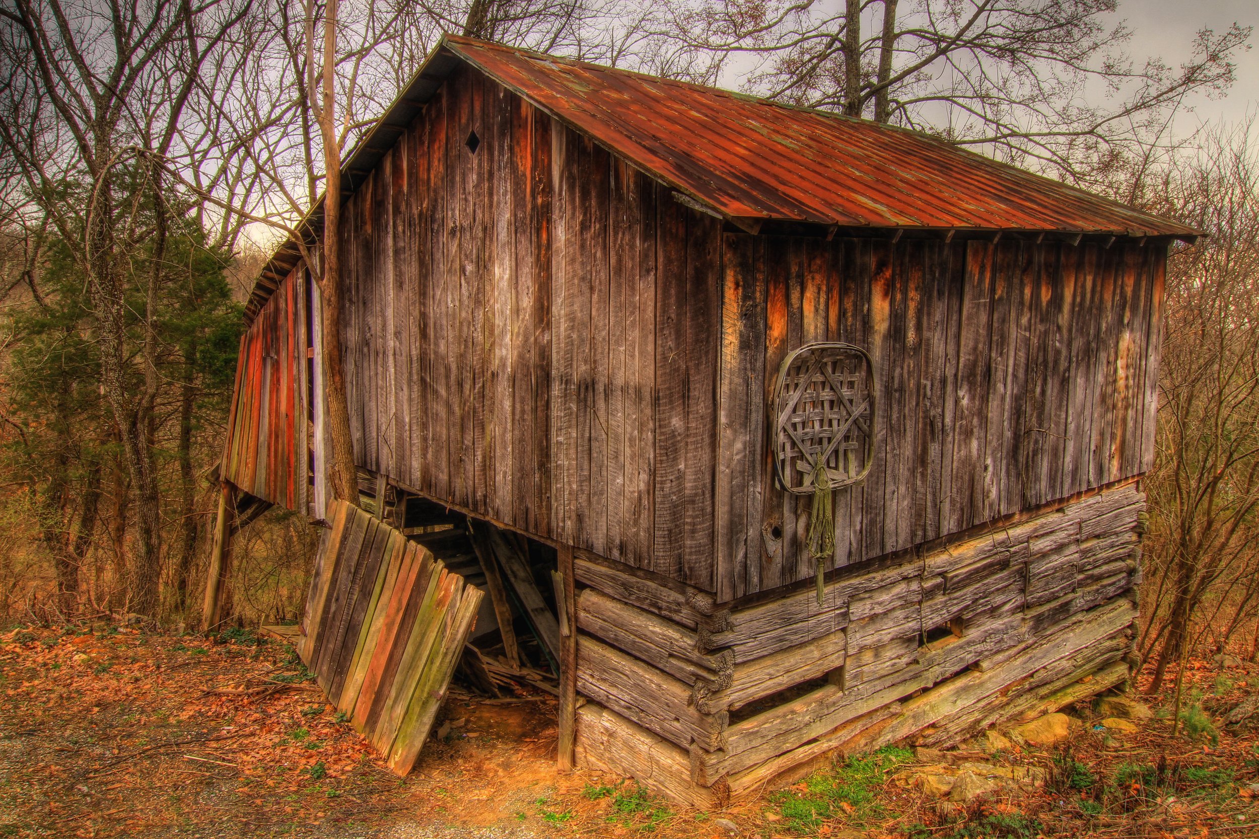 Old building close to Bodey Fox - 4shot HDR copy.jpg