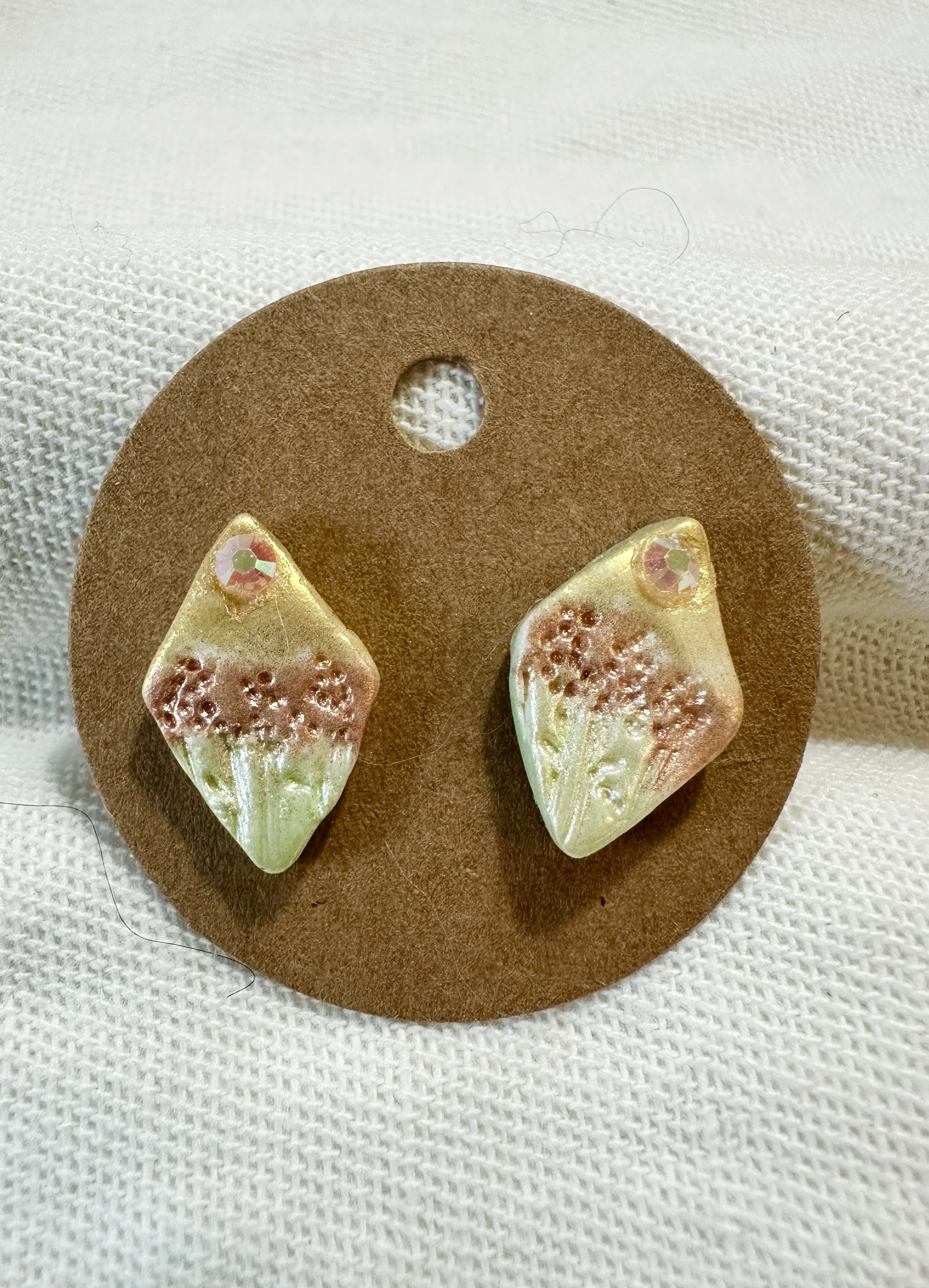 Buttercup Sculpted Stud I