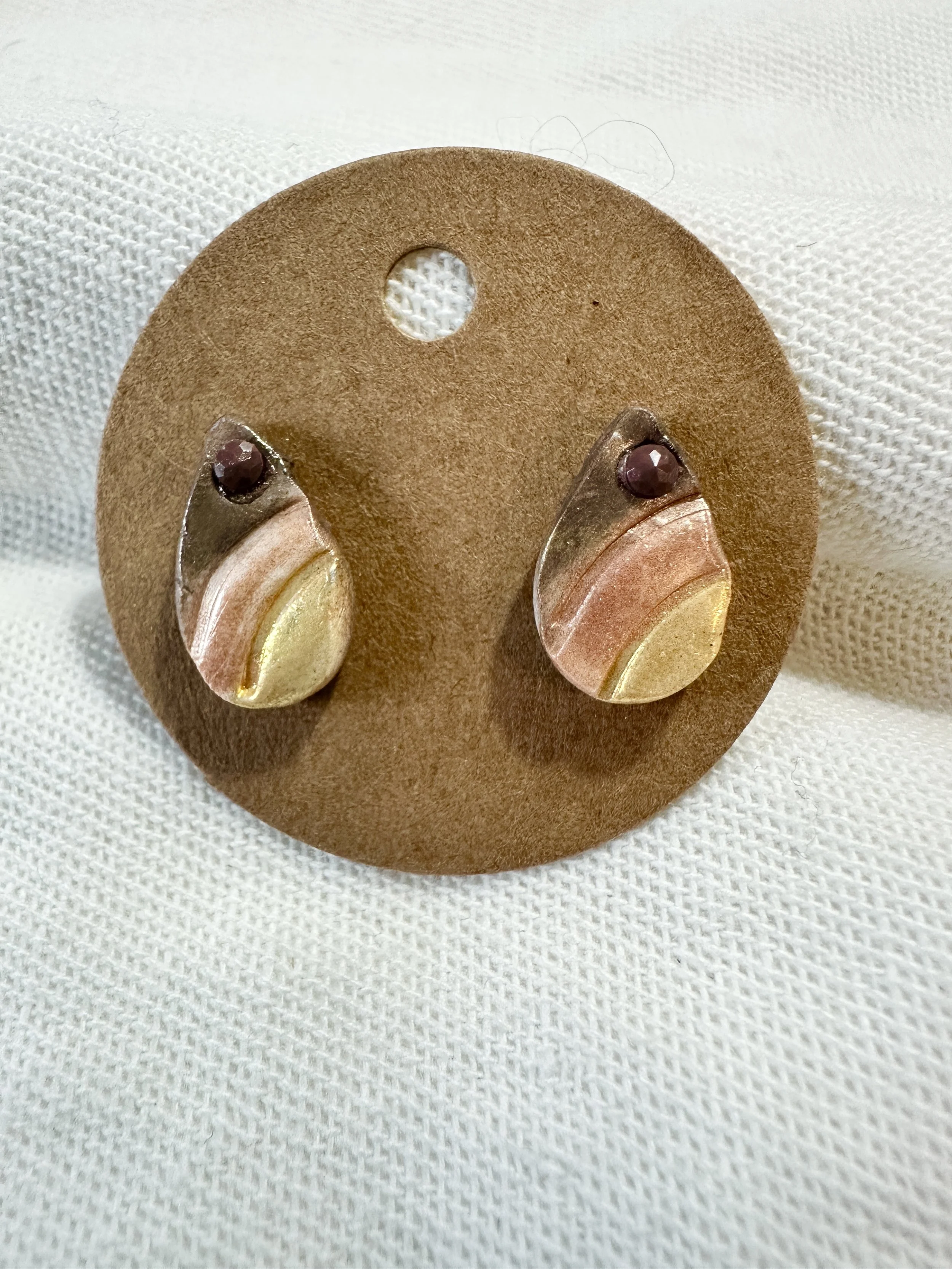 Buttercup Sculpted Stud II