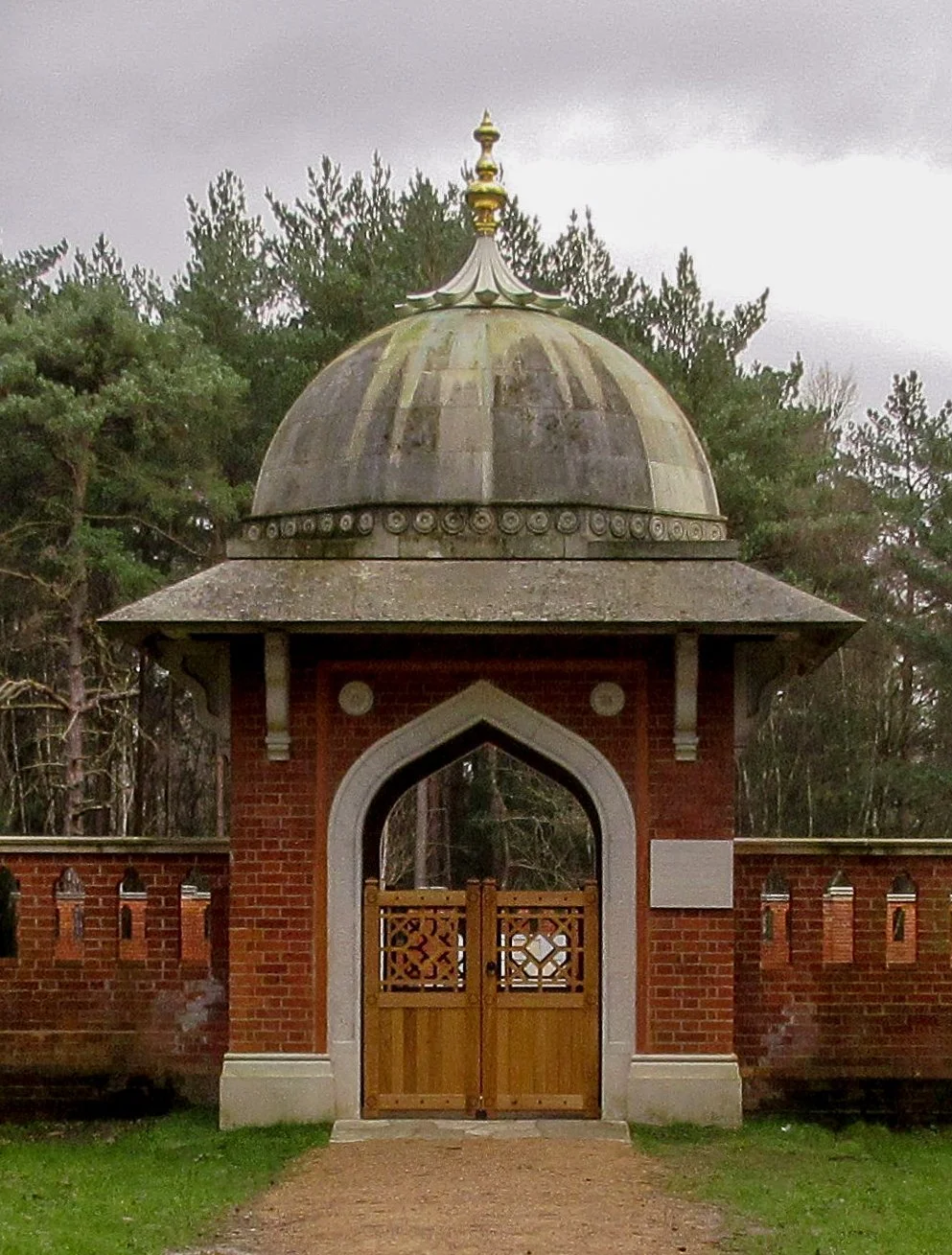 Entrance to the Woking Peace Garden (source TMcC)