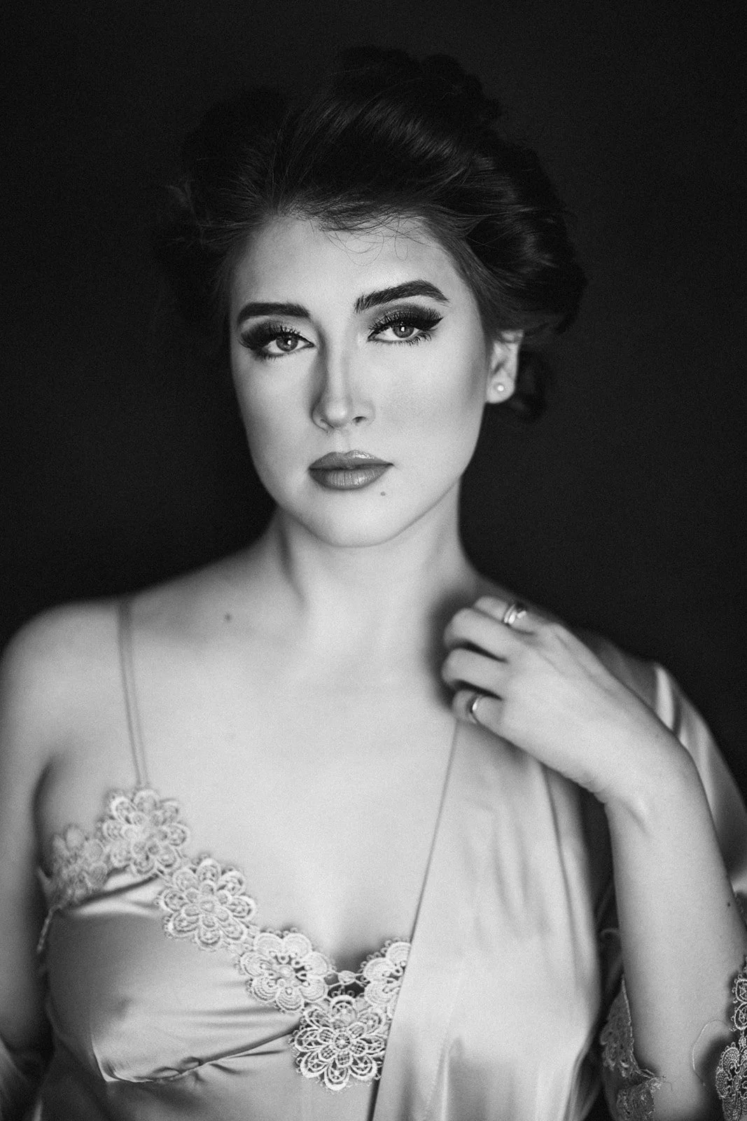 A black and white 1950s inspired glamour portrait