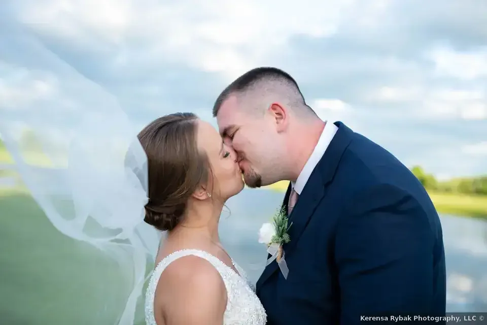 wedding-kiss.webp