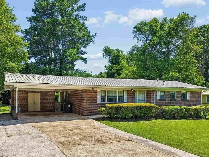 3332 Crescent Dr Hueytown AL 35023- Represented Buyers