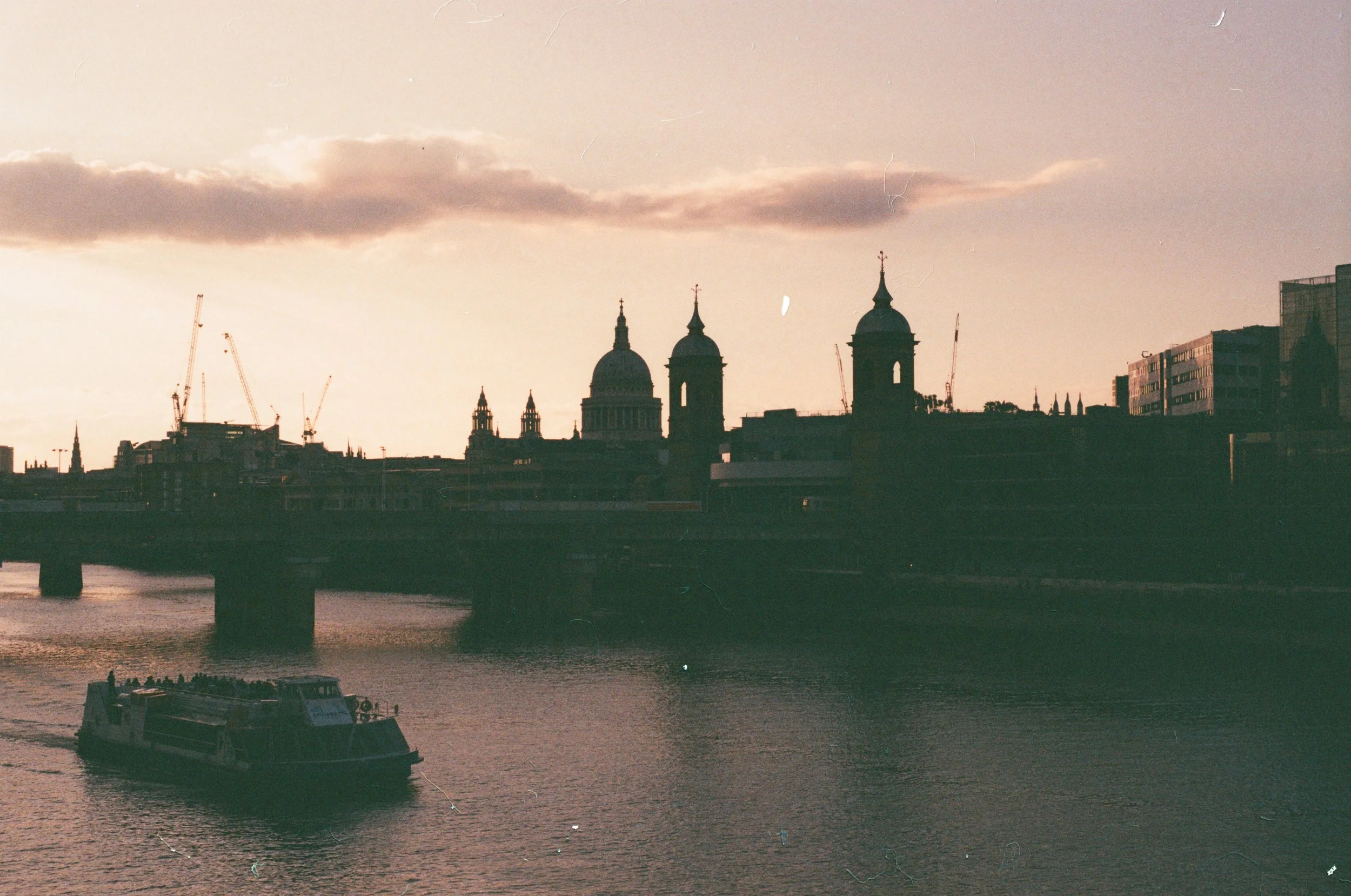Thames (35 mm, 2025)