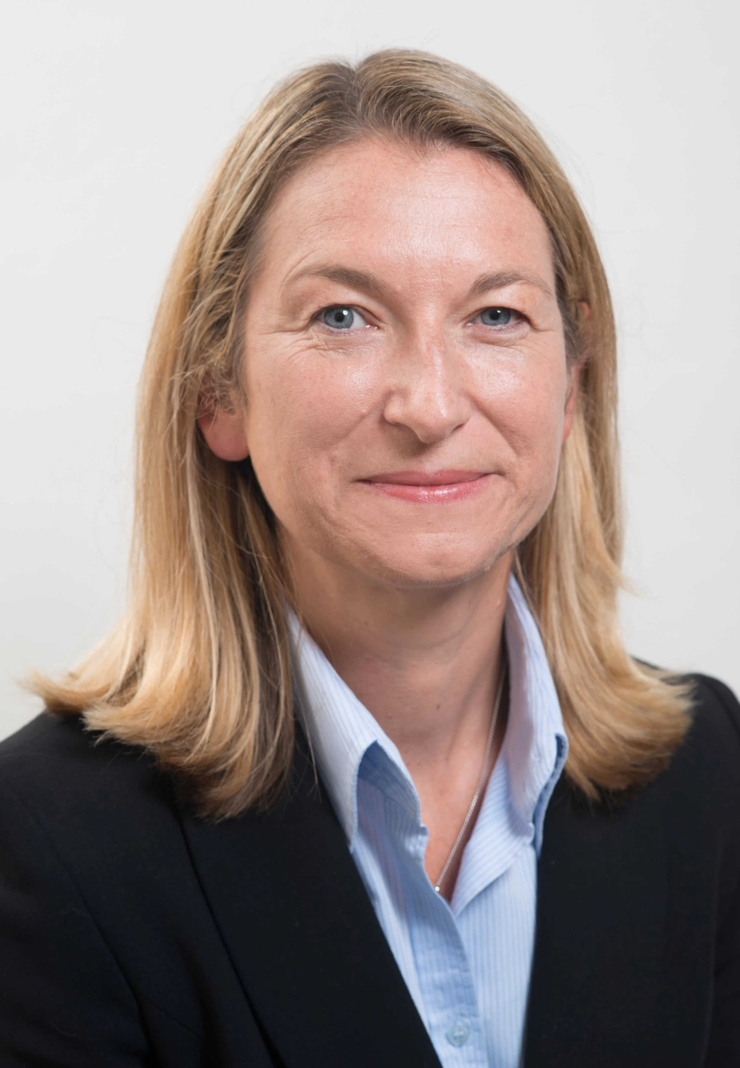 Dr Helen McEvoy Plastic Cosmetic Surgeon